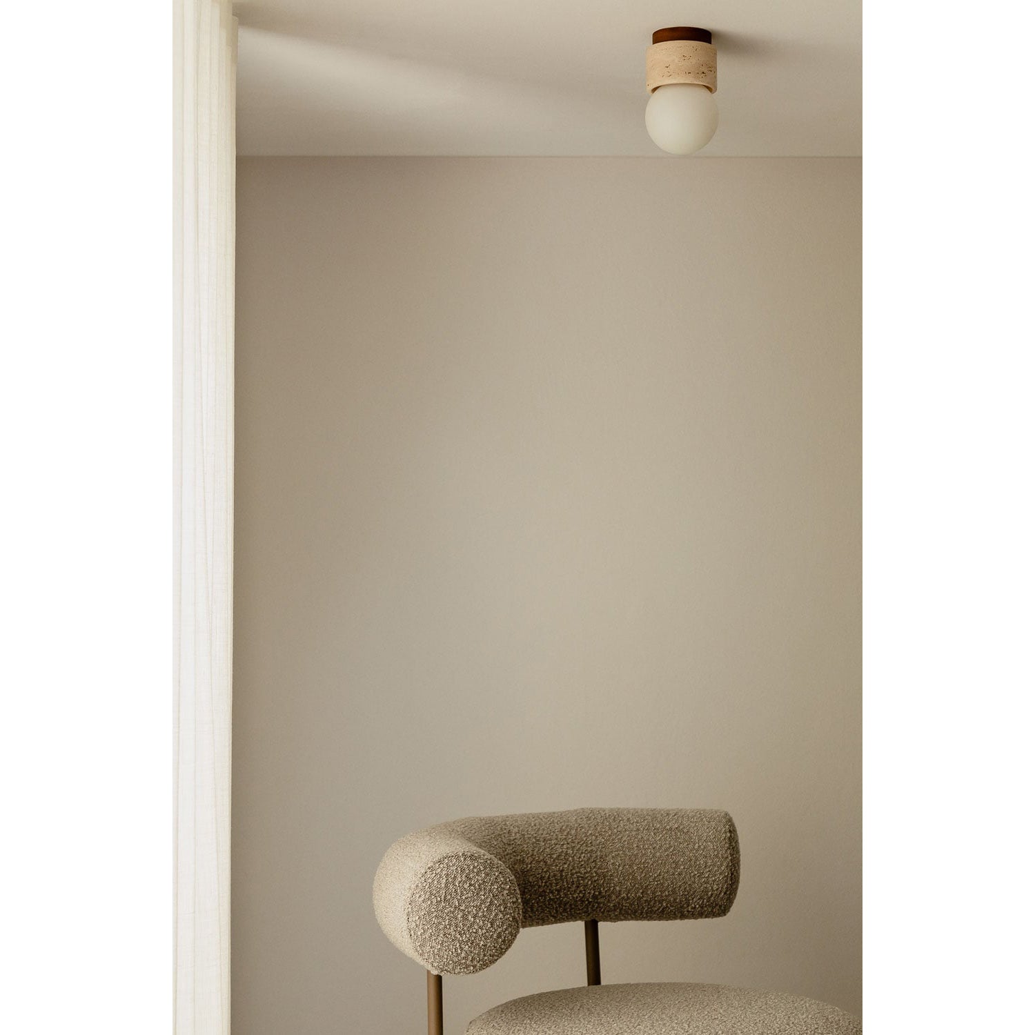 Close-up of the central frosted glass diffuser.