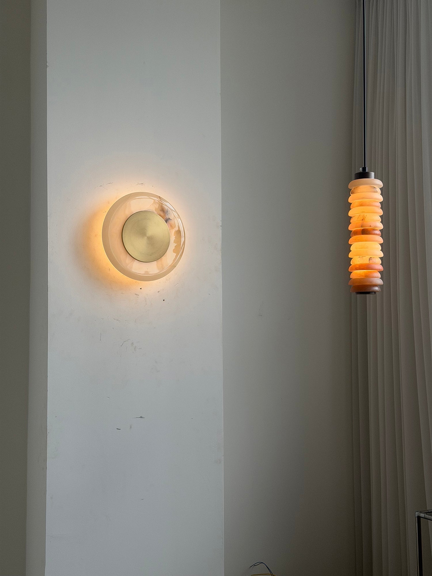 Dimensional view showing the 25cm and 30cm size options.