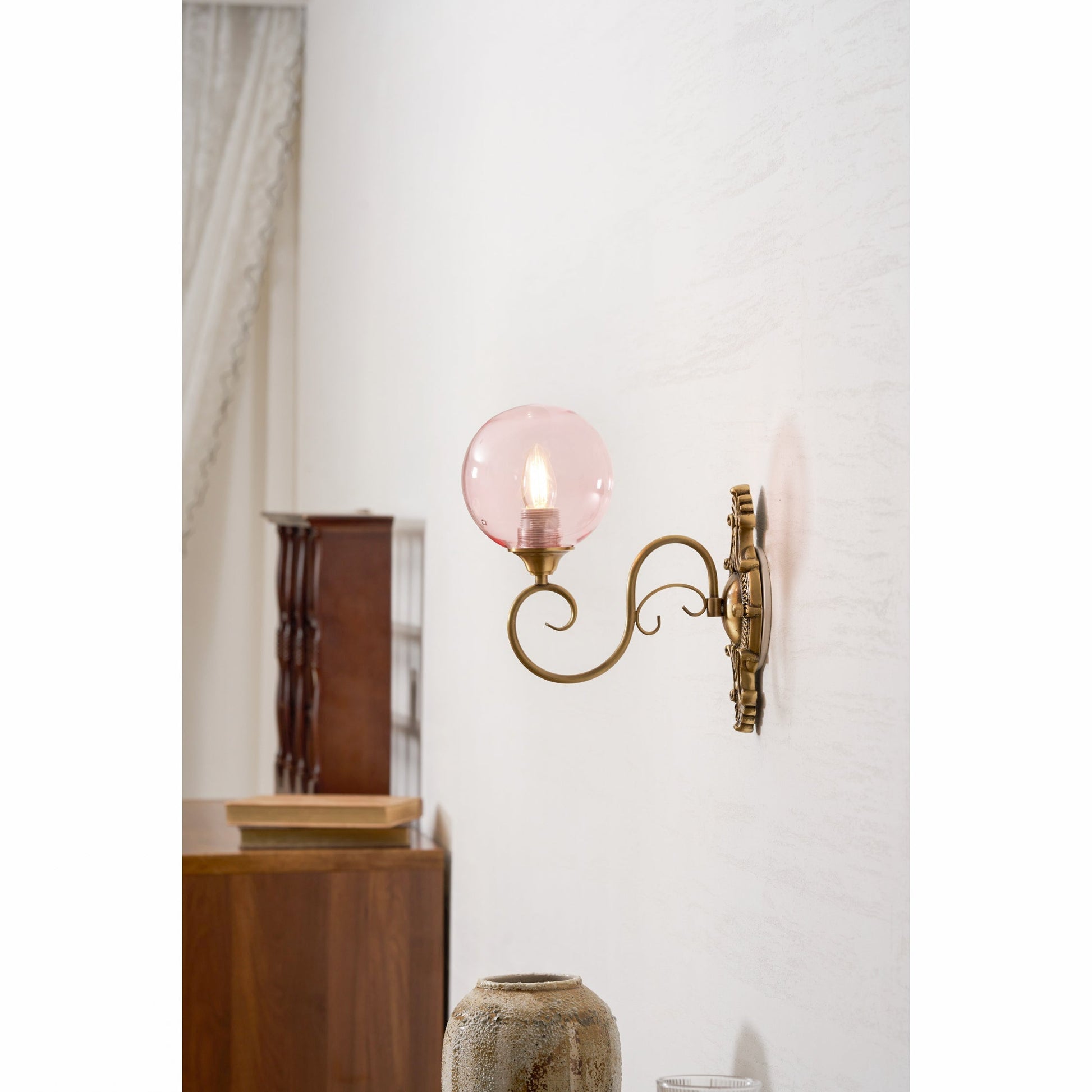 Detailed shot of the clear glass lampshade and its shape.