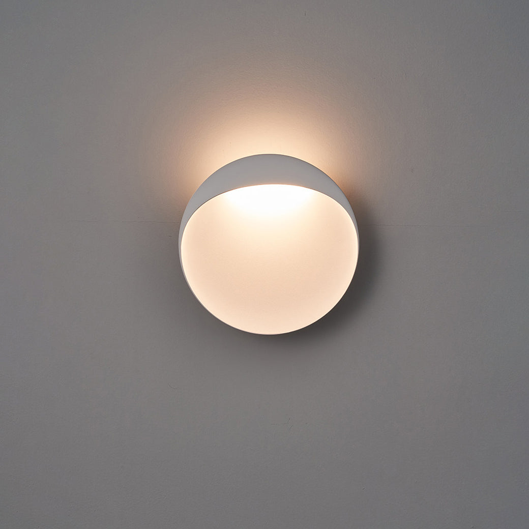 The eclipse-inspired design of the Flindt wall sconce.