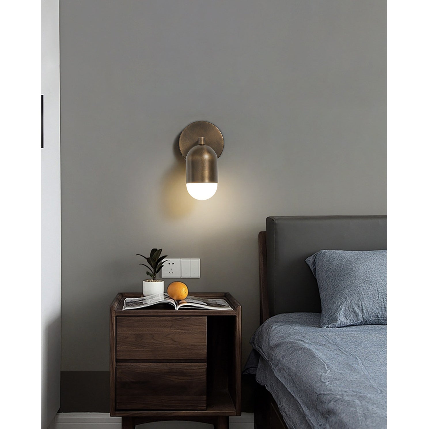 Front view of the minimalist Jensen Wall Sconce.