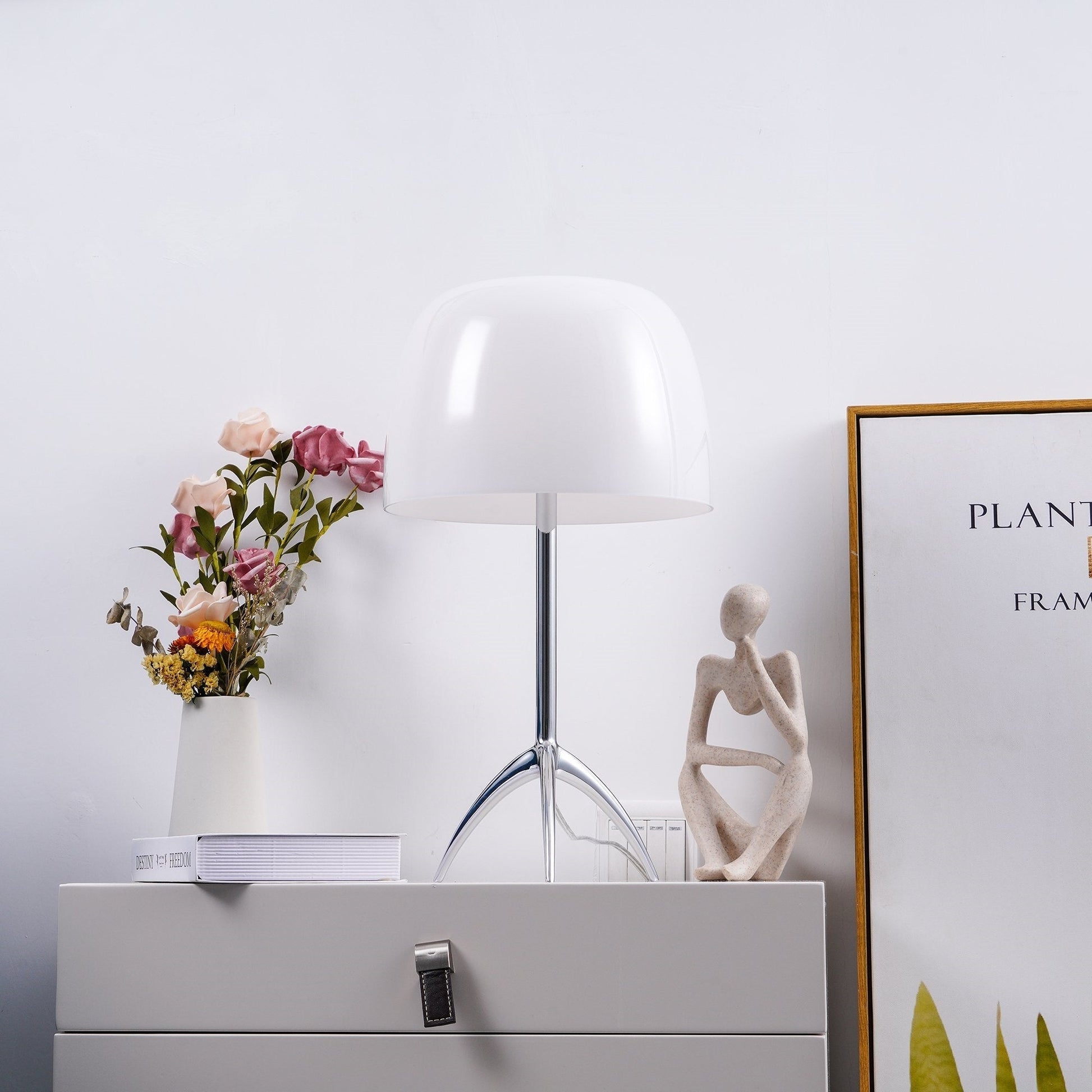 Comparison of the two available sizes of the Lumiere Table Lamp.