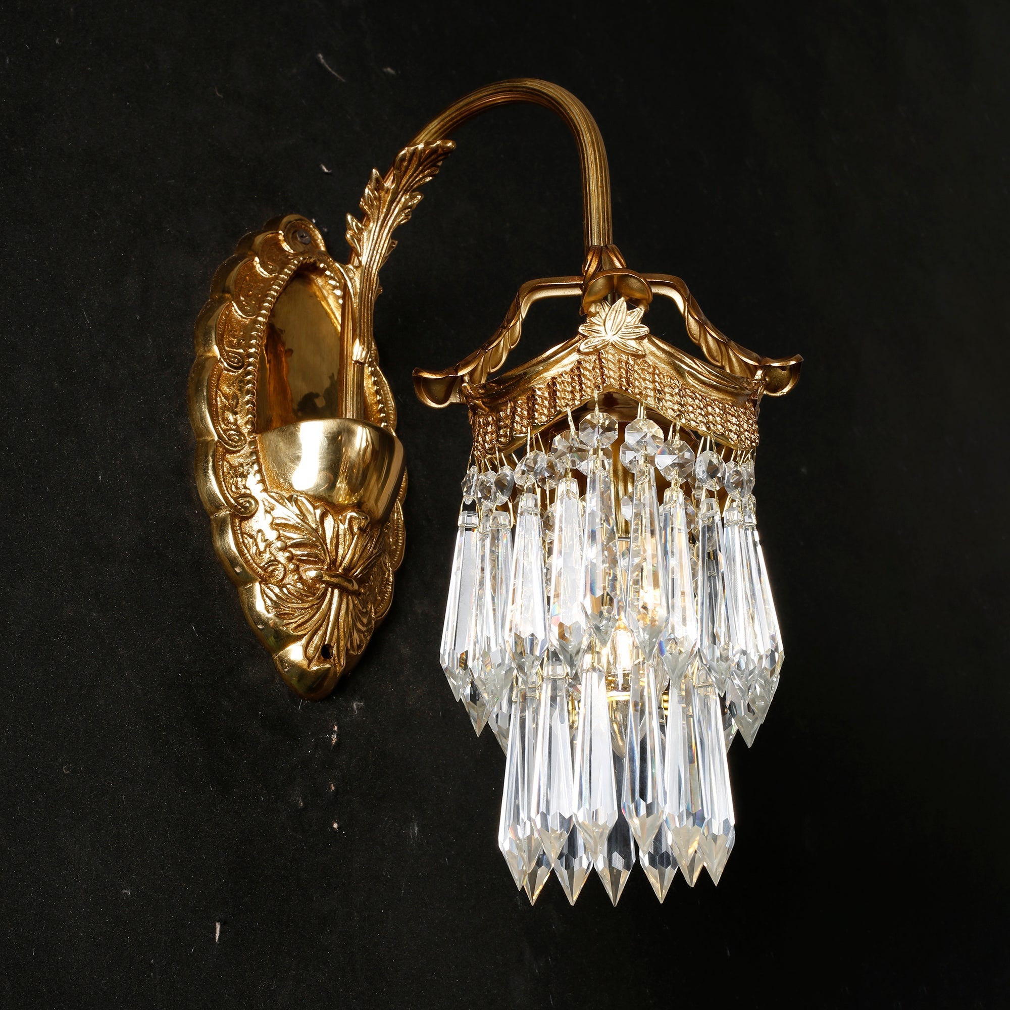 A diagram showing the dimensions of the Mayfield Crystal Wall Sconce.