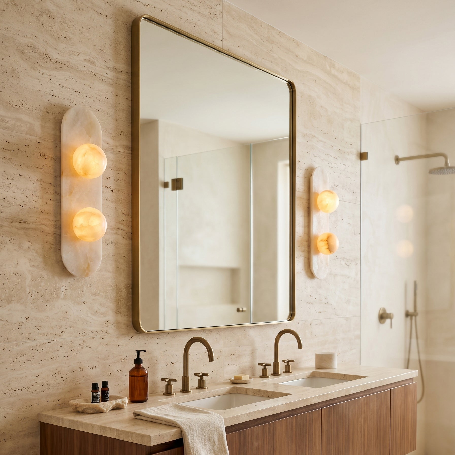 Close-up view of the Modulo Alabaster Wall Sconce highlighting its natural stone veining.