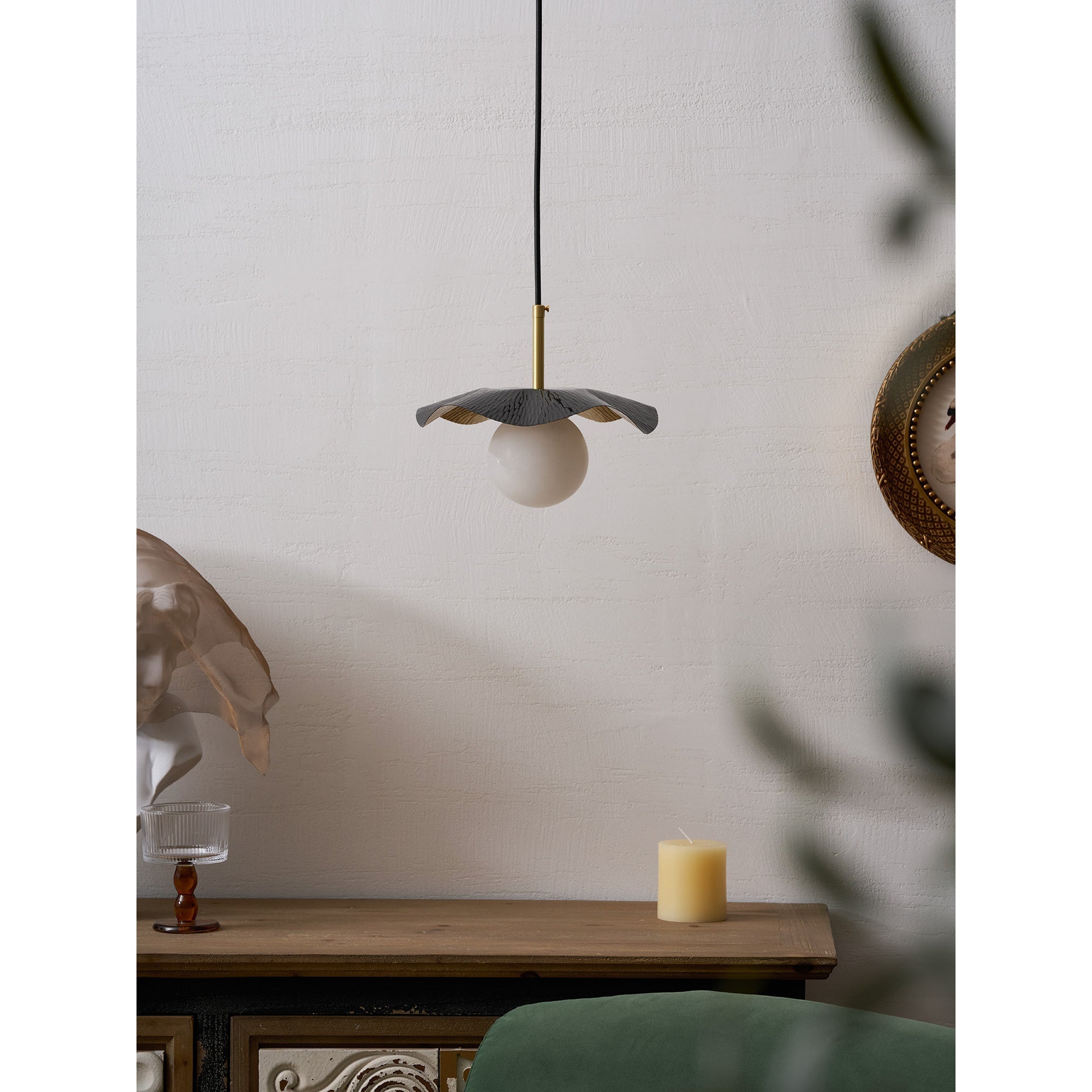 Product dimensions diagram for the Bonnie Alabaster Pendant Lamp.