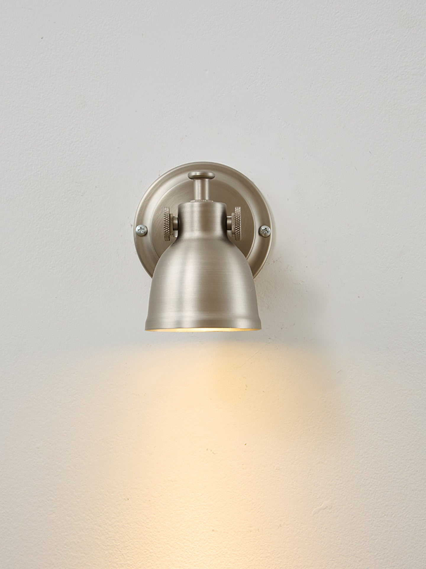 Technical drawing with dimensions for the Orwell Wall Sconce.