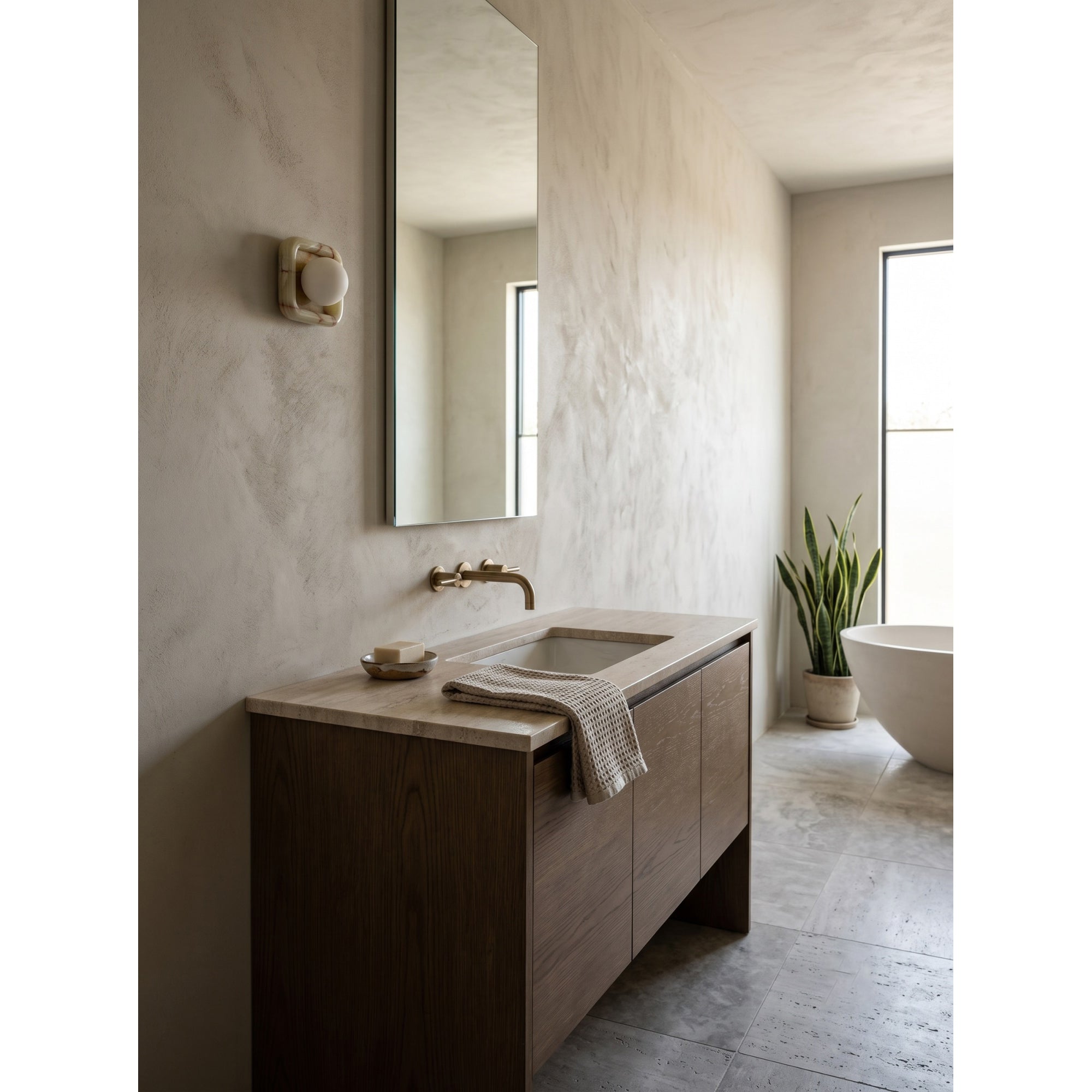 Mila Wall Light