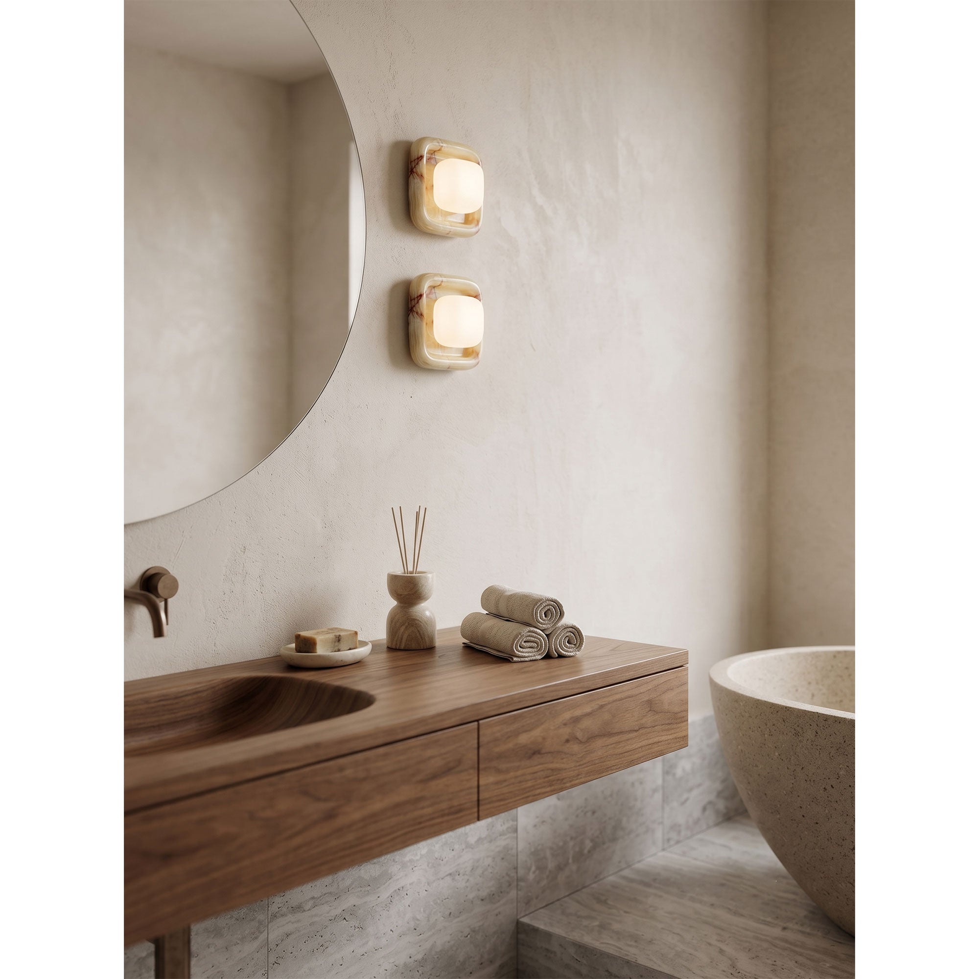 Mila Wall Light