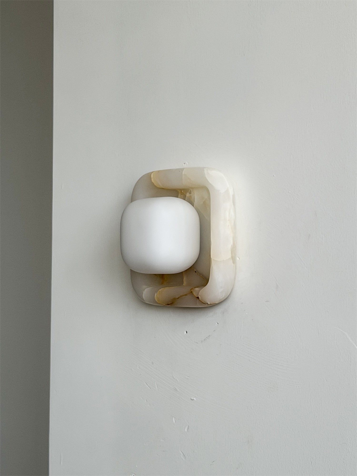 Mila Wall Light