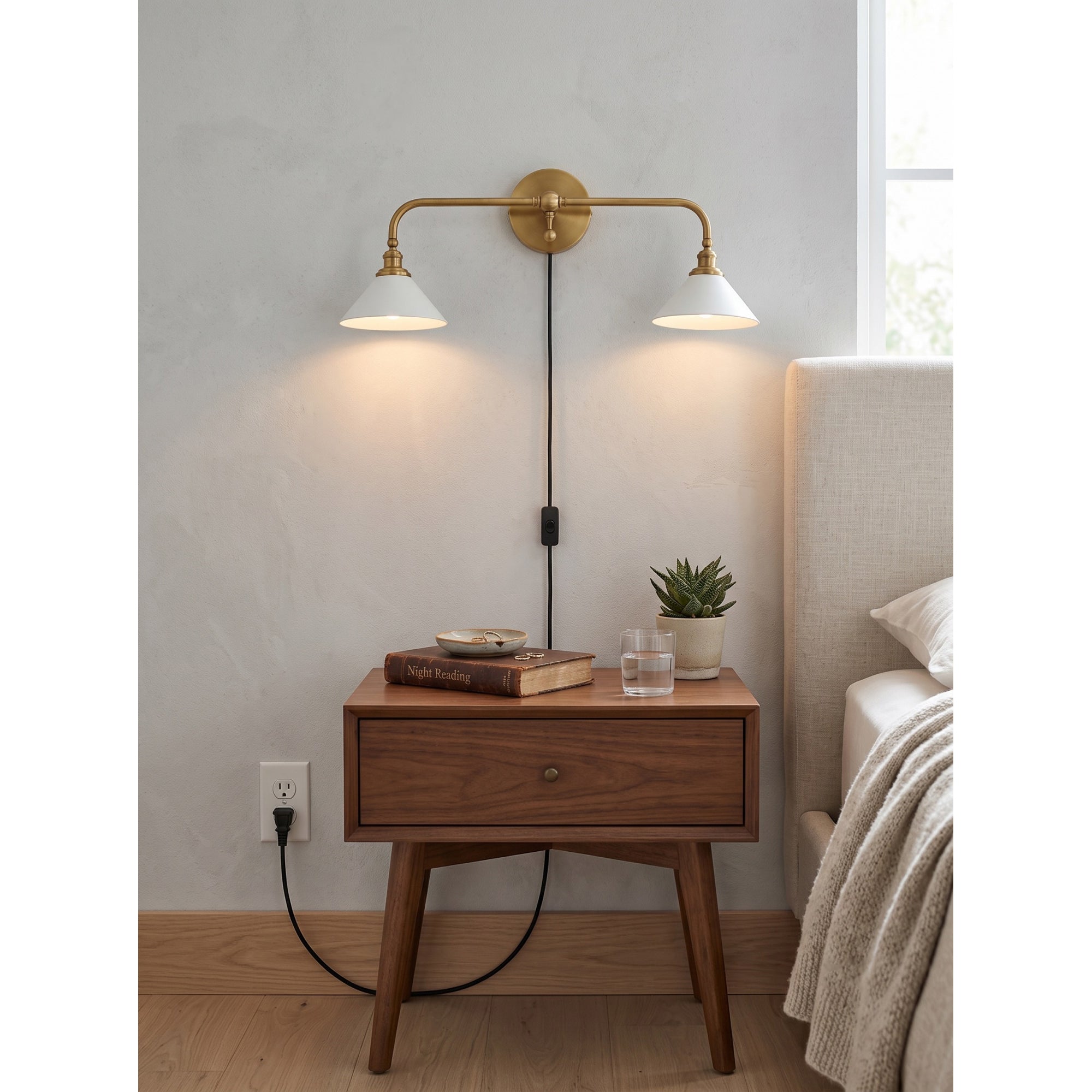 Clara Wall Light
