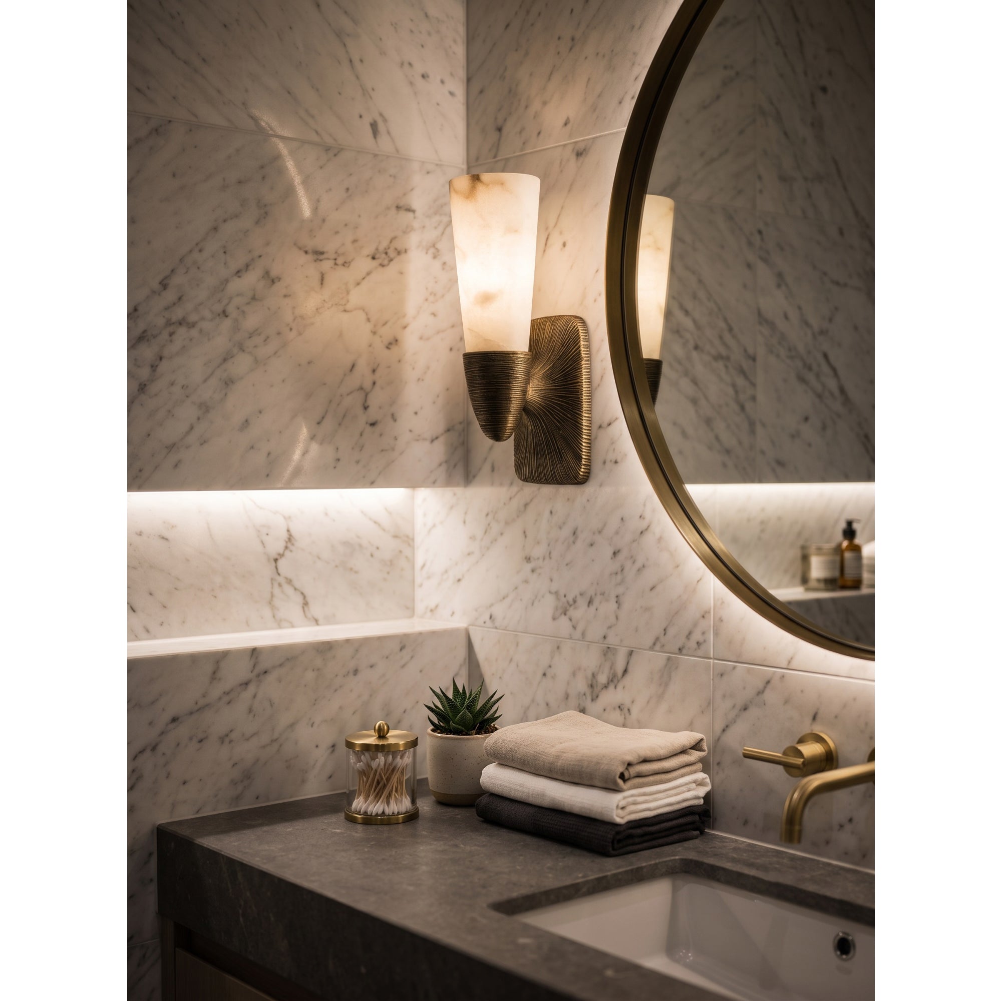 Elara Wall Light