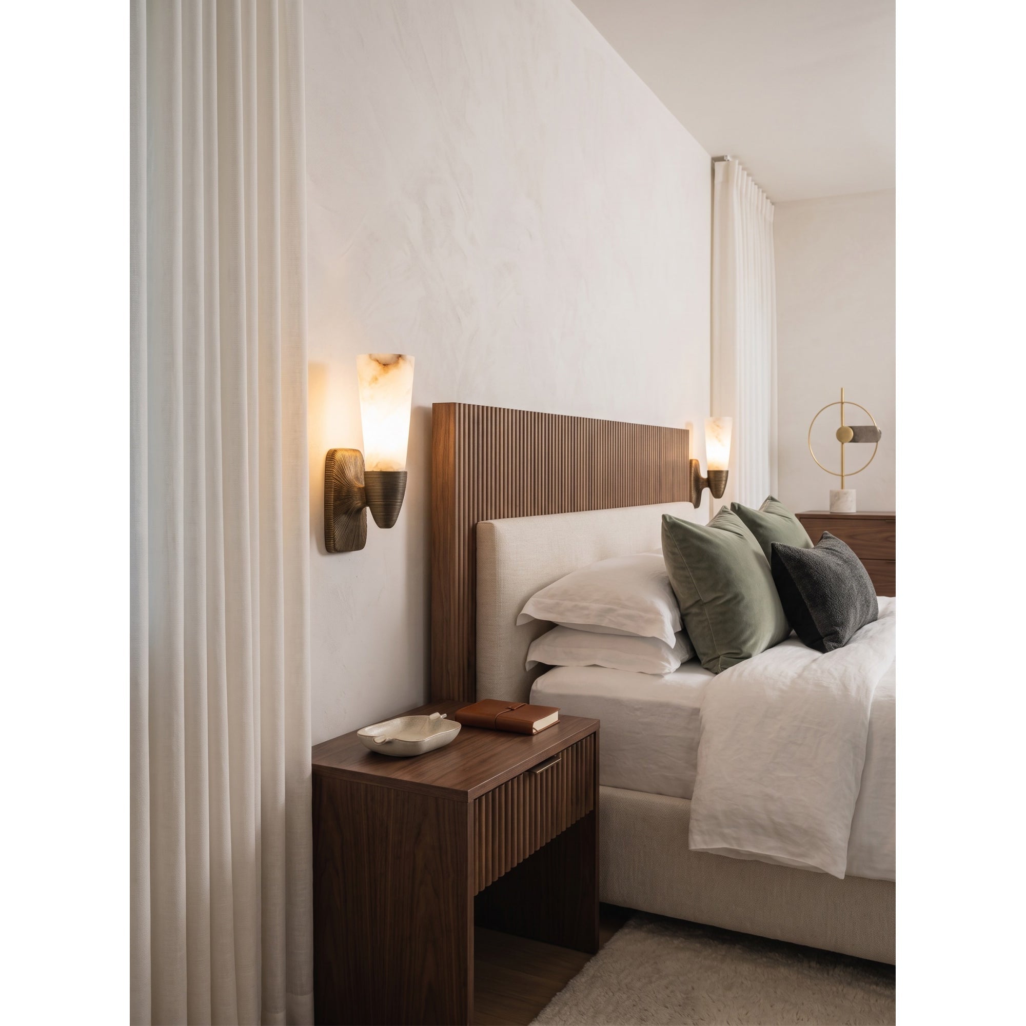 Elara Wall Light
