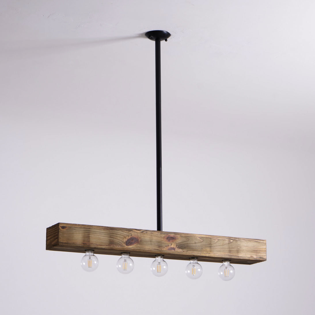 Comparison of the 4-head and 5-head chandelier sizes.