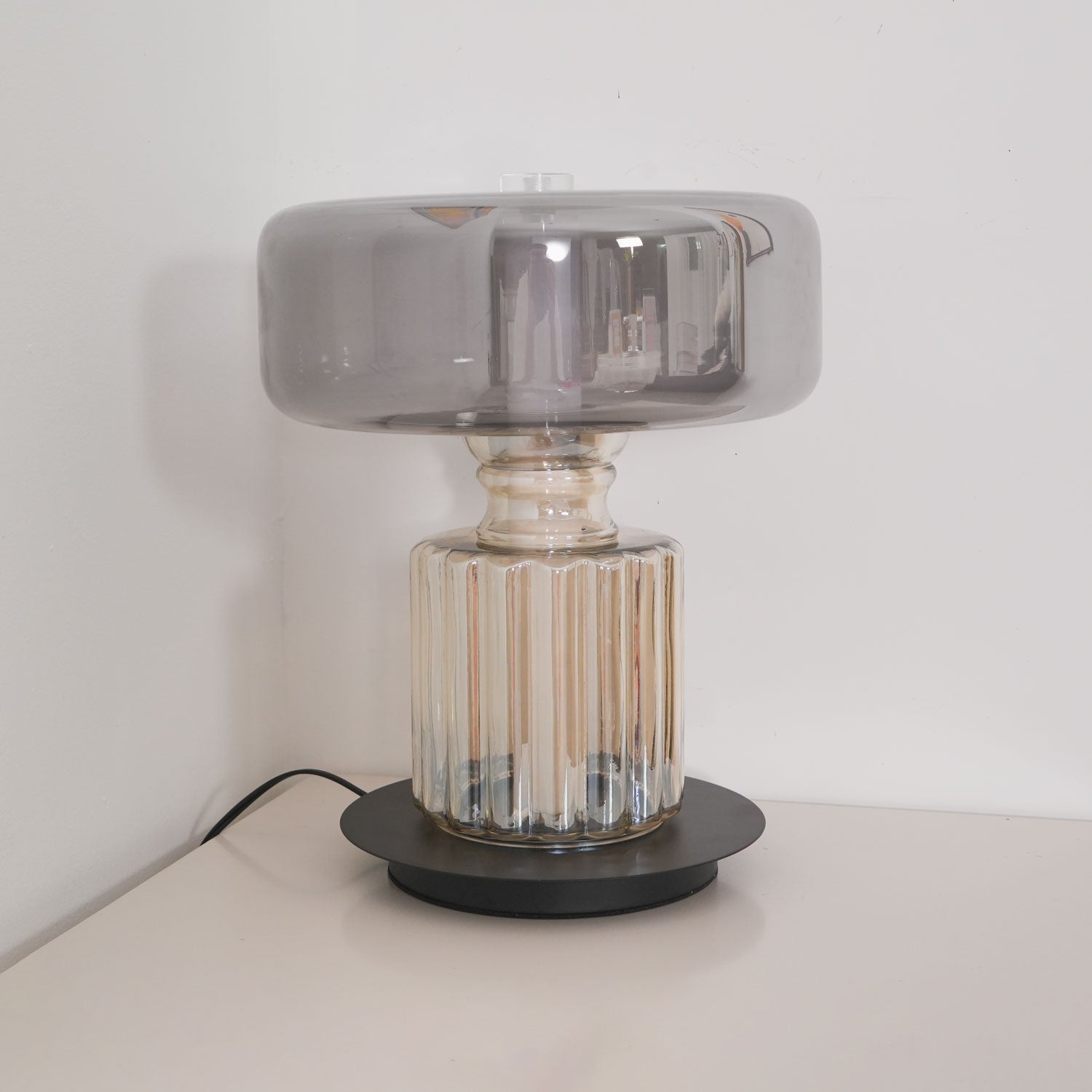 Svora Modern Glass Table Lamp-Neutral Decor