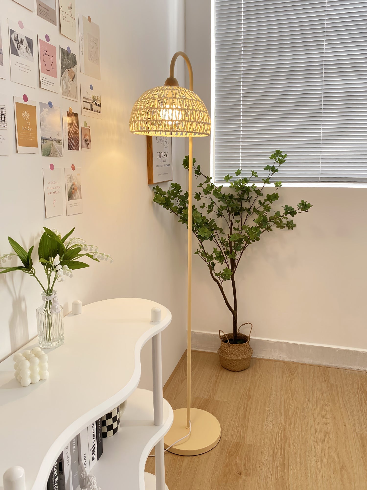 Tor Minimalist Floor Lamp-Neutral Decor