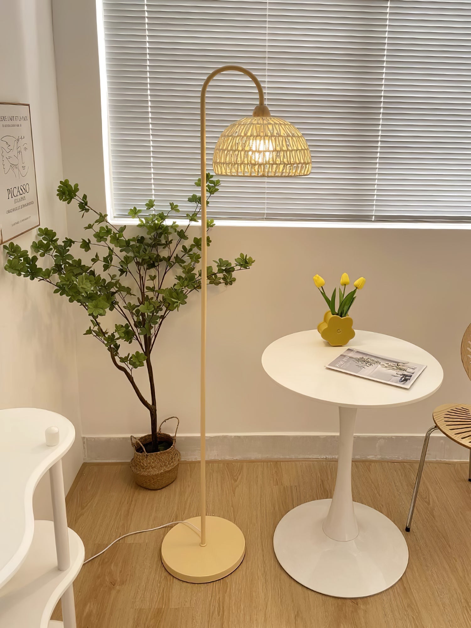 Tor Minimalist Floor Lamp-Neutral Decor