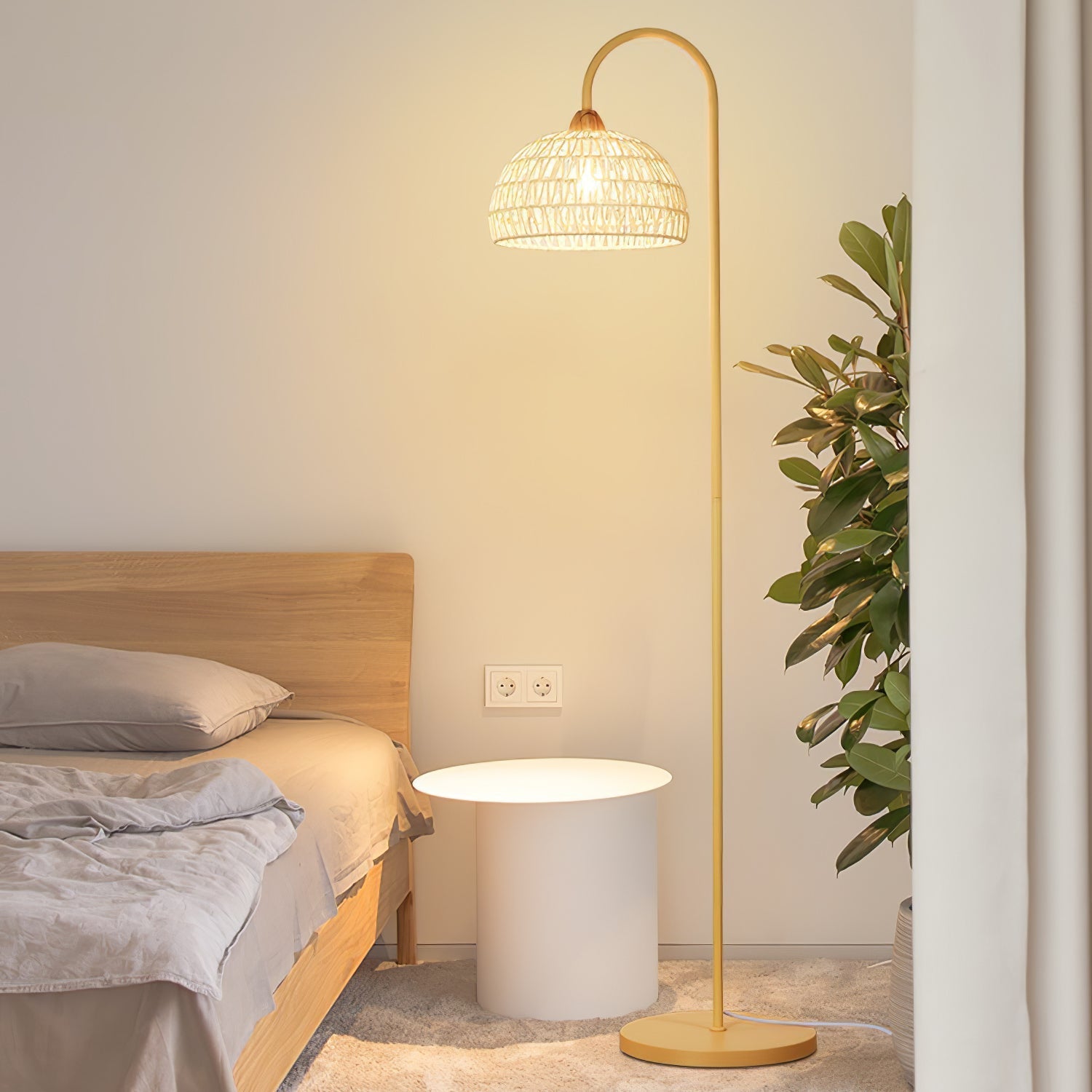 Tor Minimalist Floor Lamp-Neutral Decor