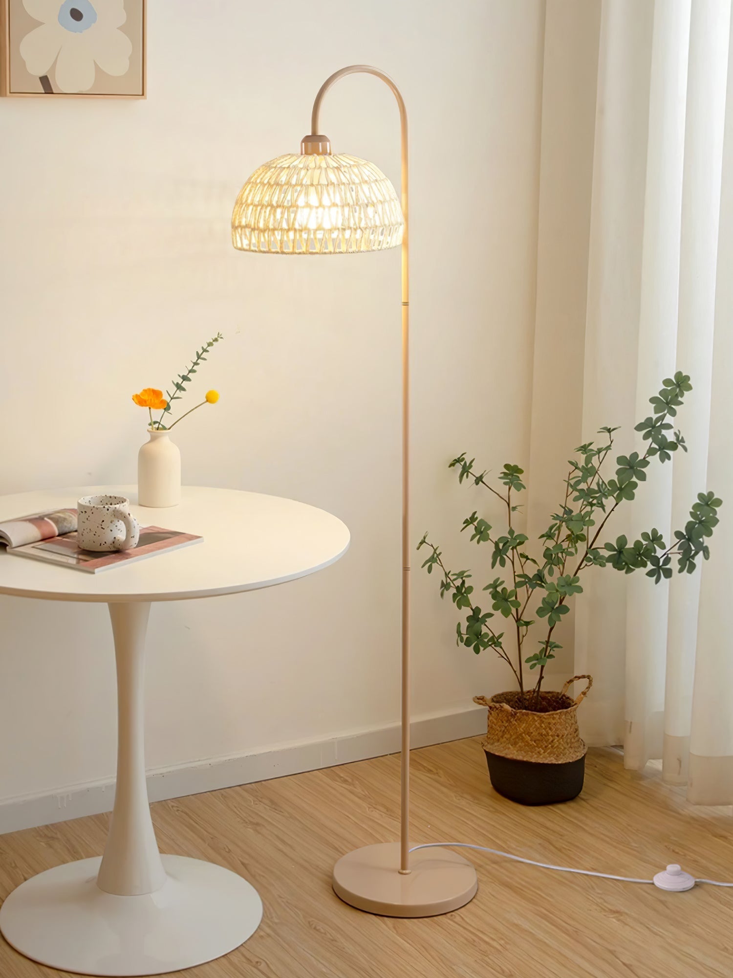 Tor Minimalist Floor Lamp-Neutral Decor