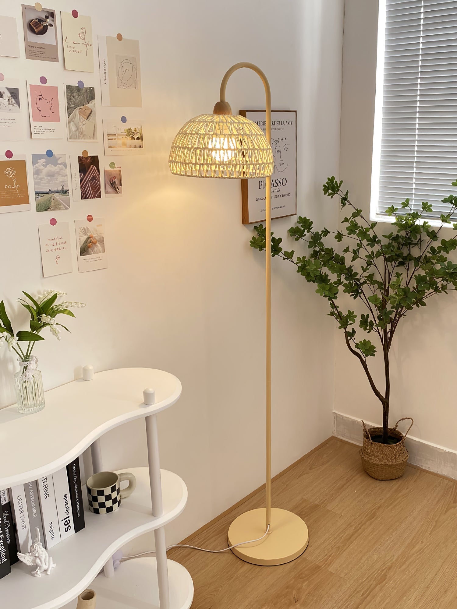 Tor Minimalist Floor Lamp-Neutral Decor