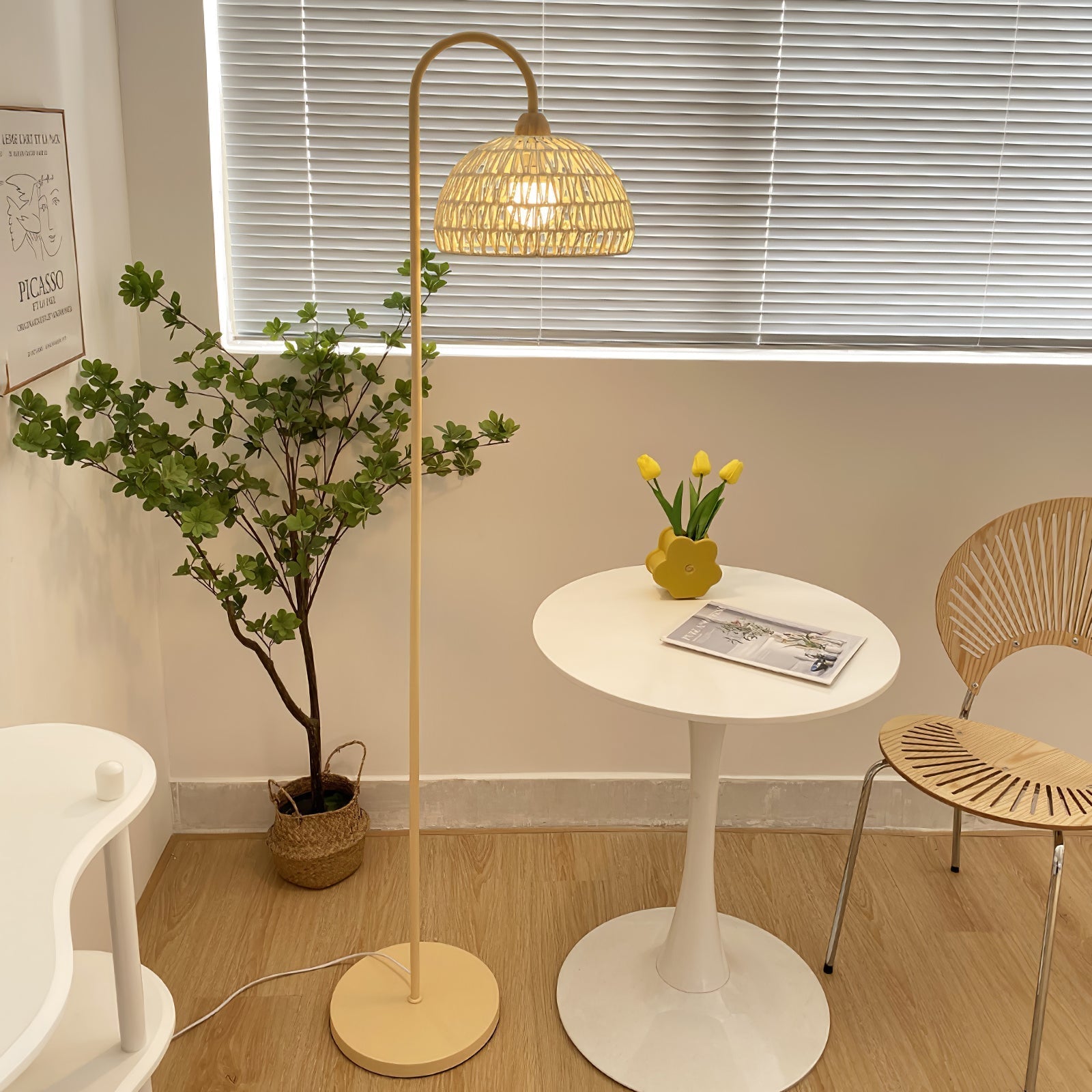 Tor Minimalist Floor Lamp-Neutral Decor