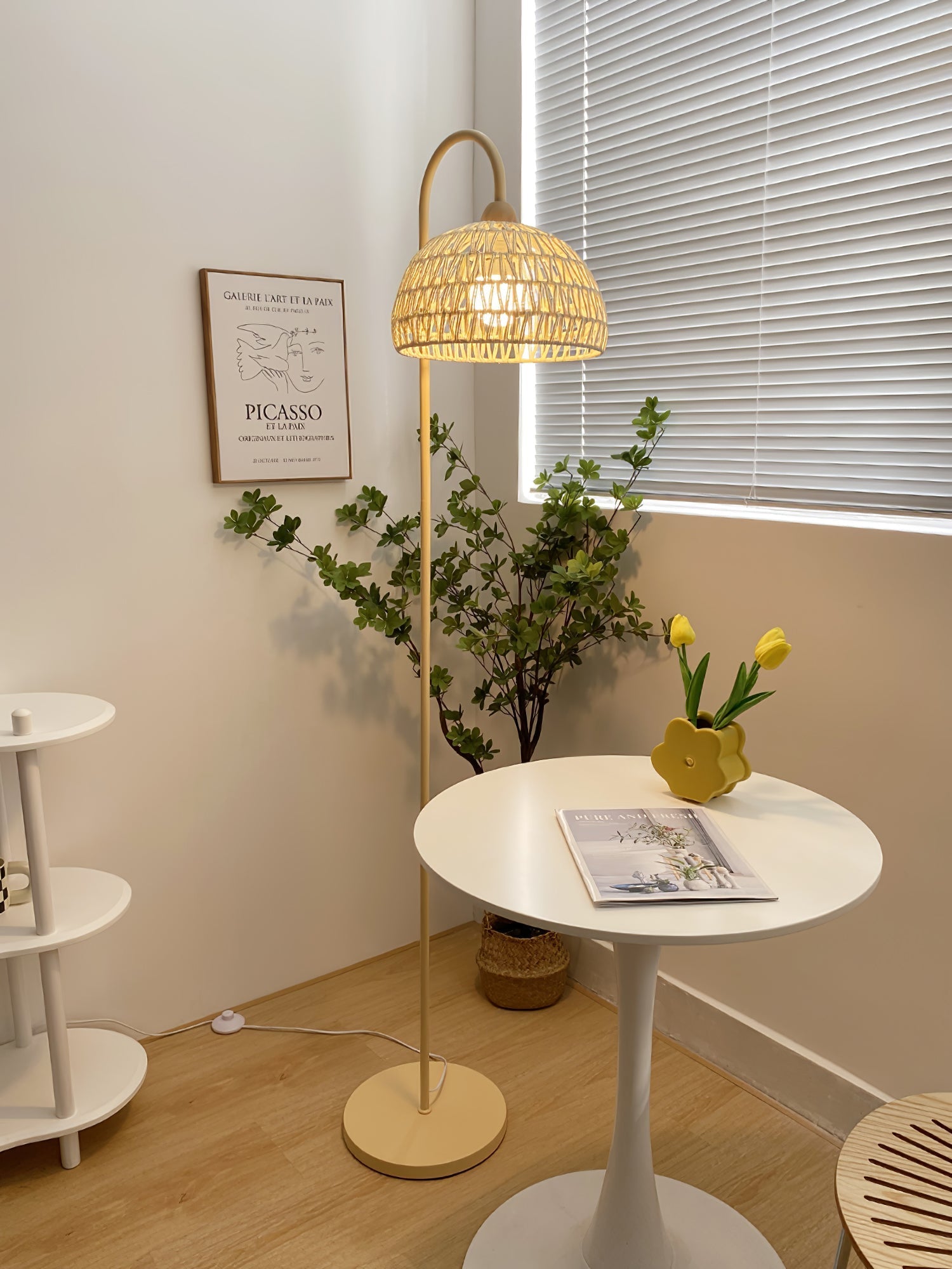 Tor Minimalist Floor Lamp-Neutral Decor