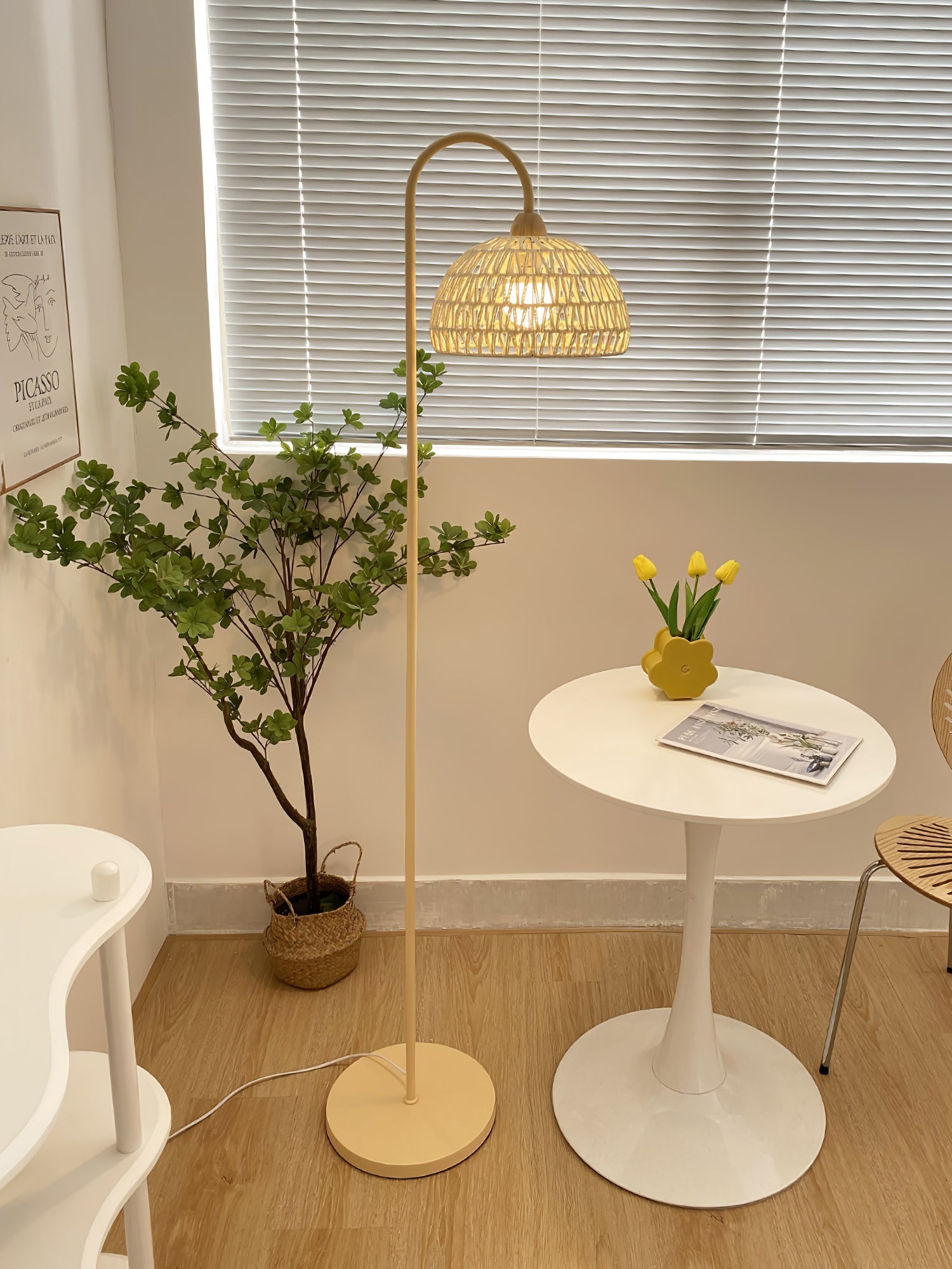 Tor Minimalist Floor Lamp-Neutral Decor