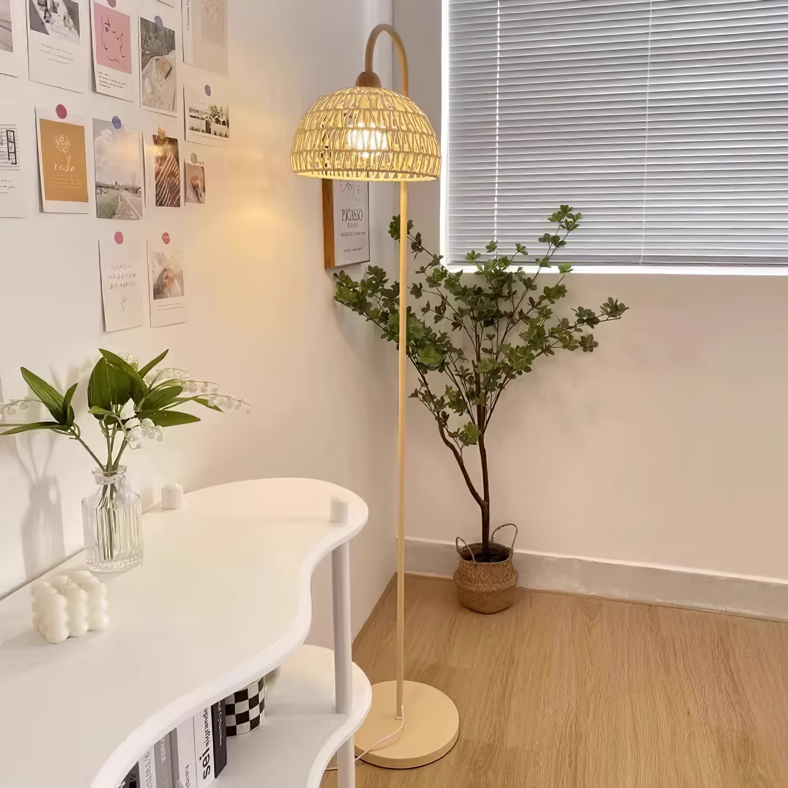 Tor Minimalist Floor Lamp-Neutral Decor