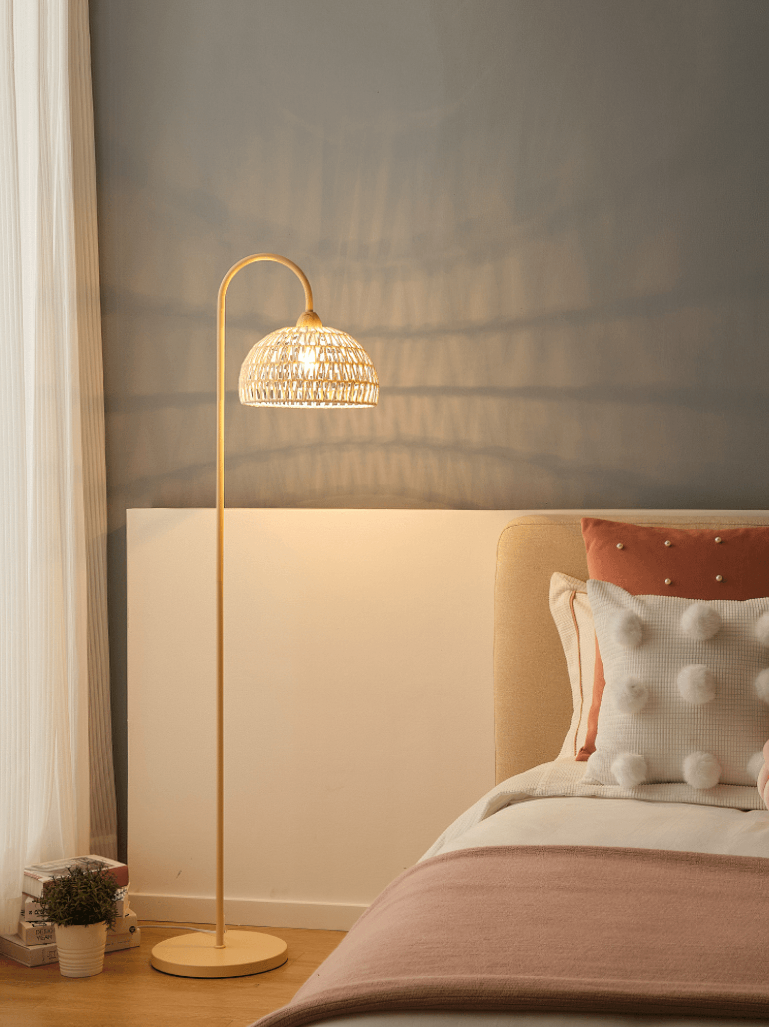 Tor Minimalist Floor Lamp-Neutral Decor