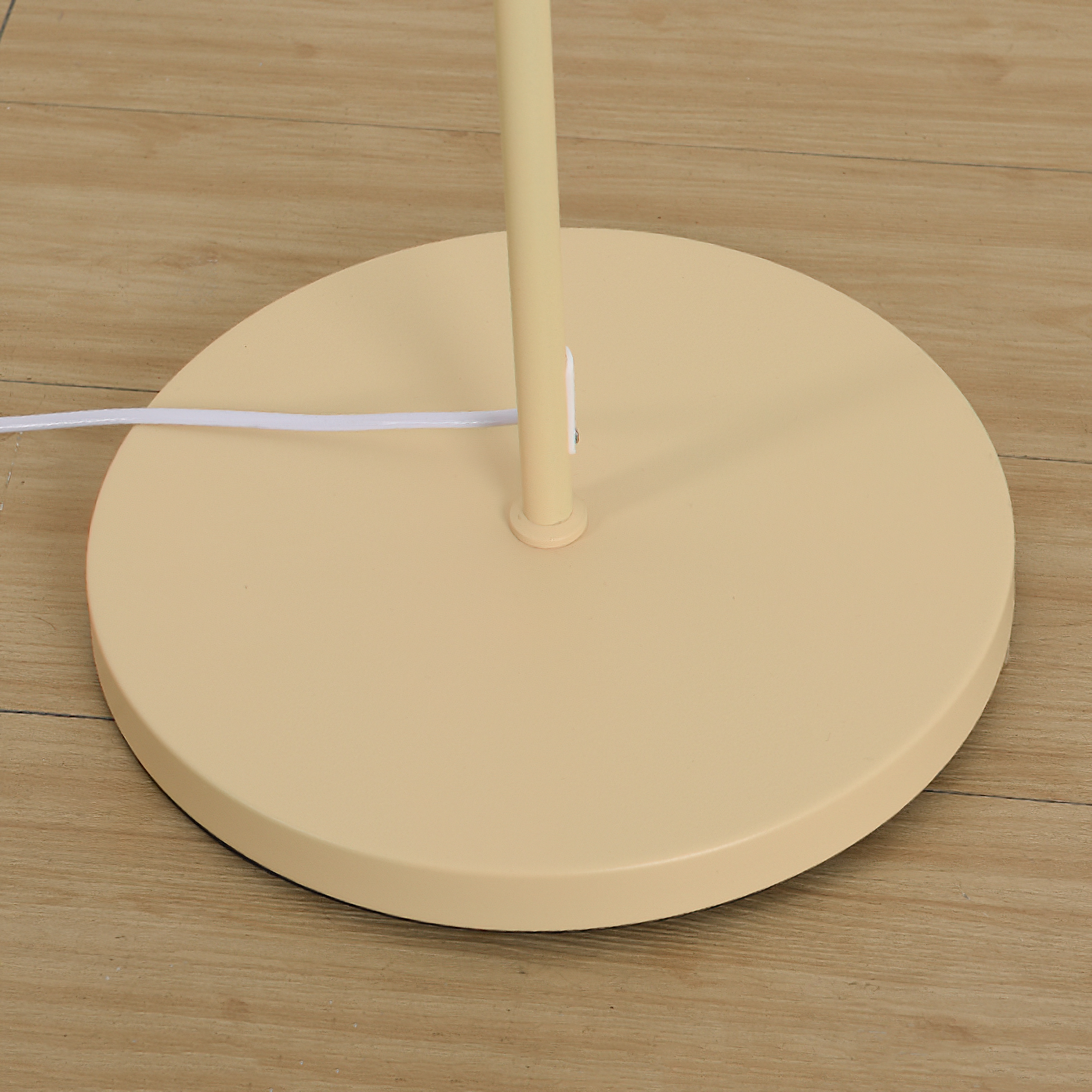 Tor Minimalist Floor Lamp-Neutral Decor