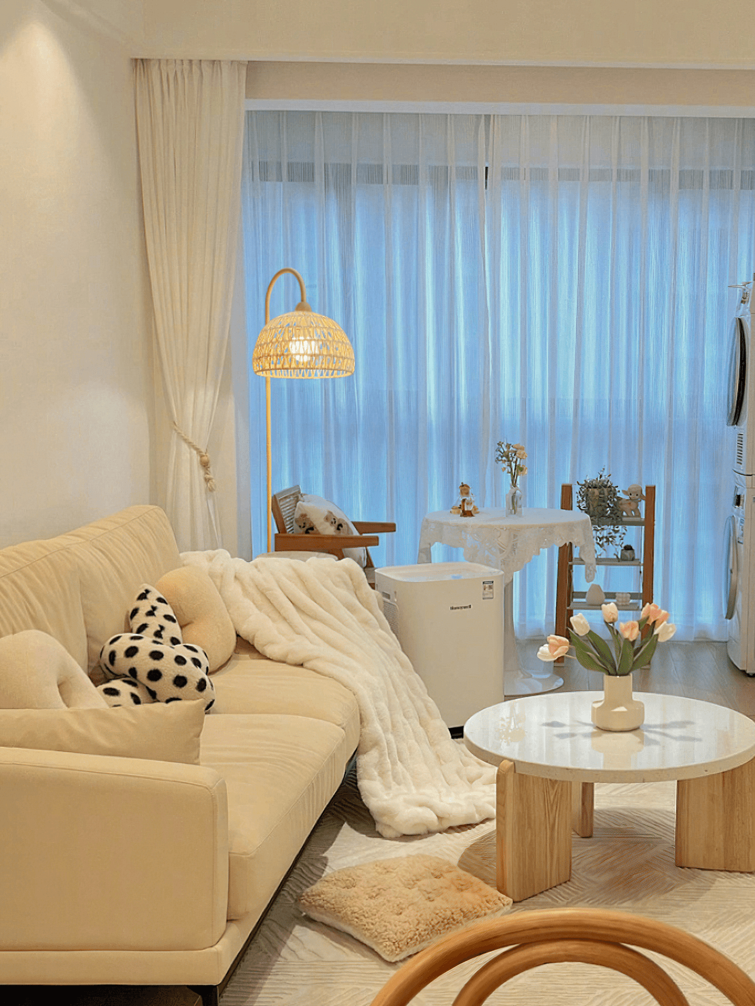 Tor Minimalist Floor Lamp-Neutral Decor