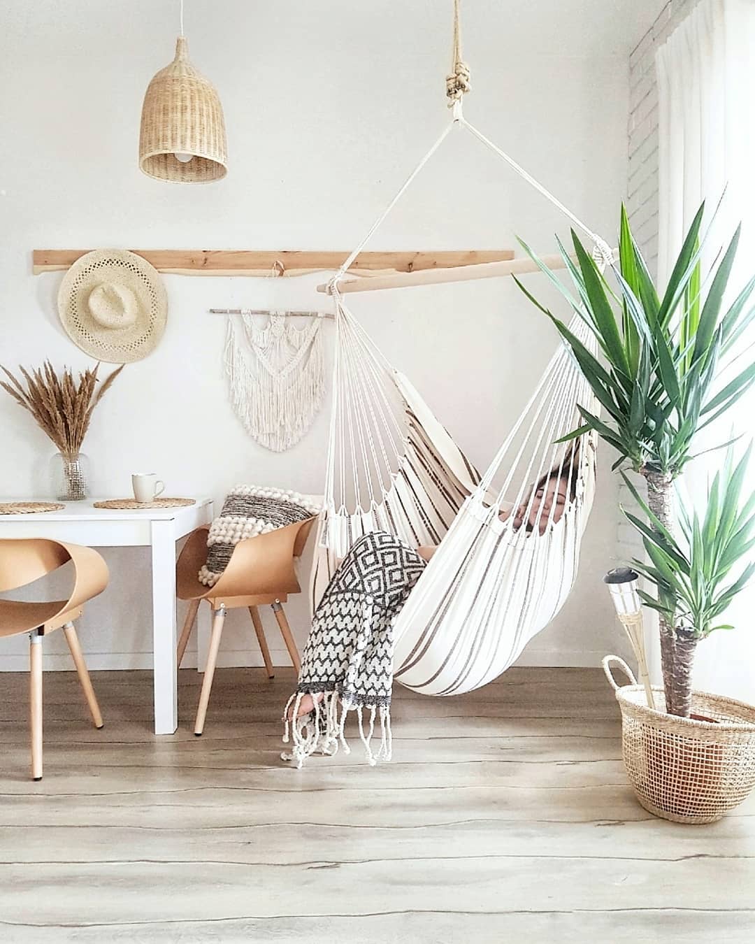 Aveny Rustic Rattan Pandent Light-Neutral Decor