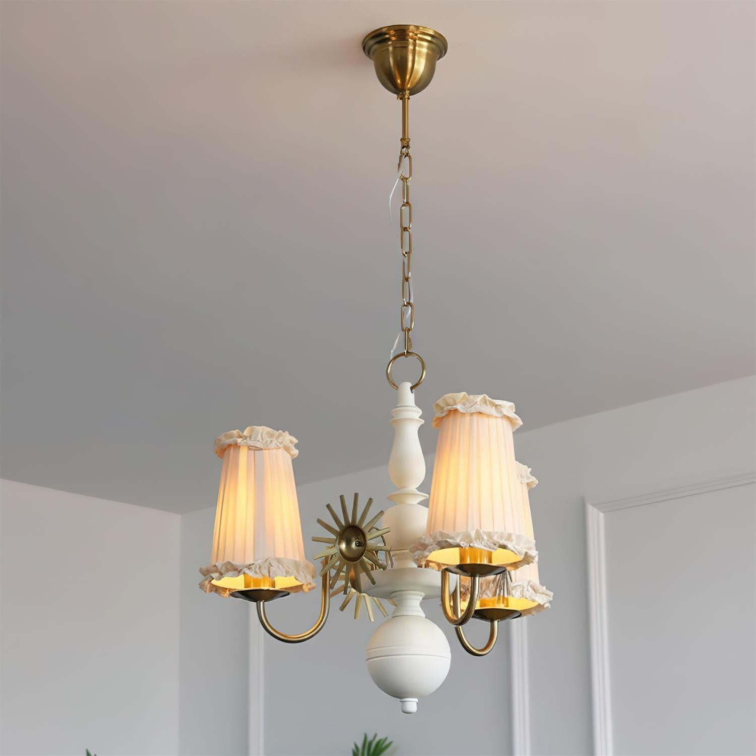 Vivienne Chandelier