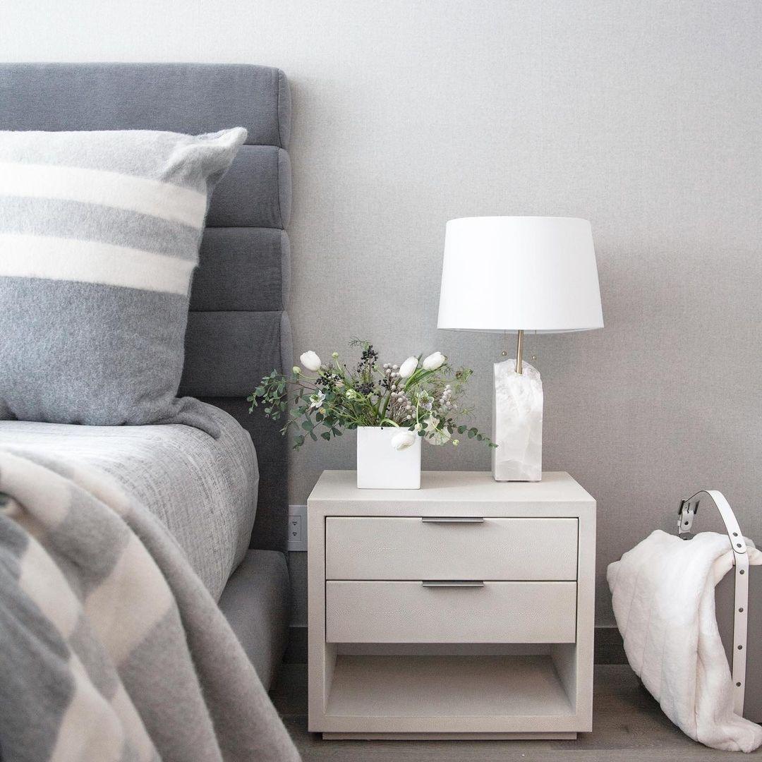 Gaveth Minimalist Alabaster Table Lamp-Neutral Decor