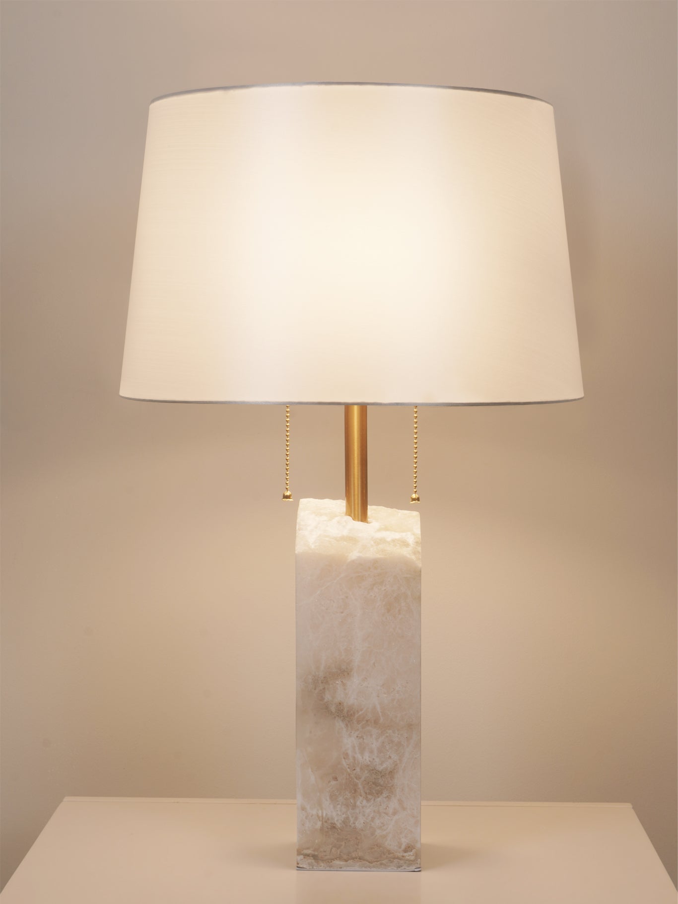 Gaveth Minimalist Alabaster Table Lamp-Neutral Decor