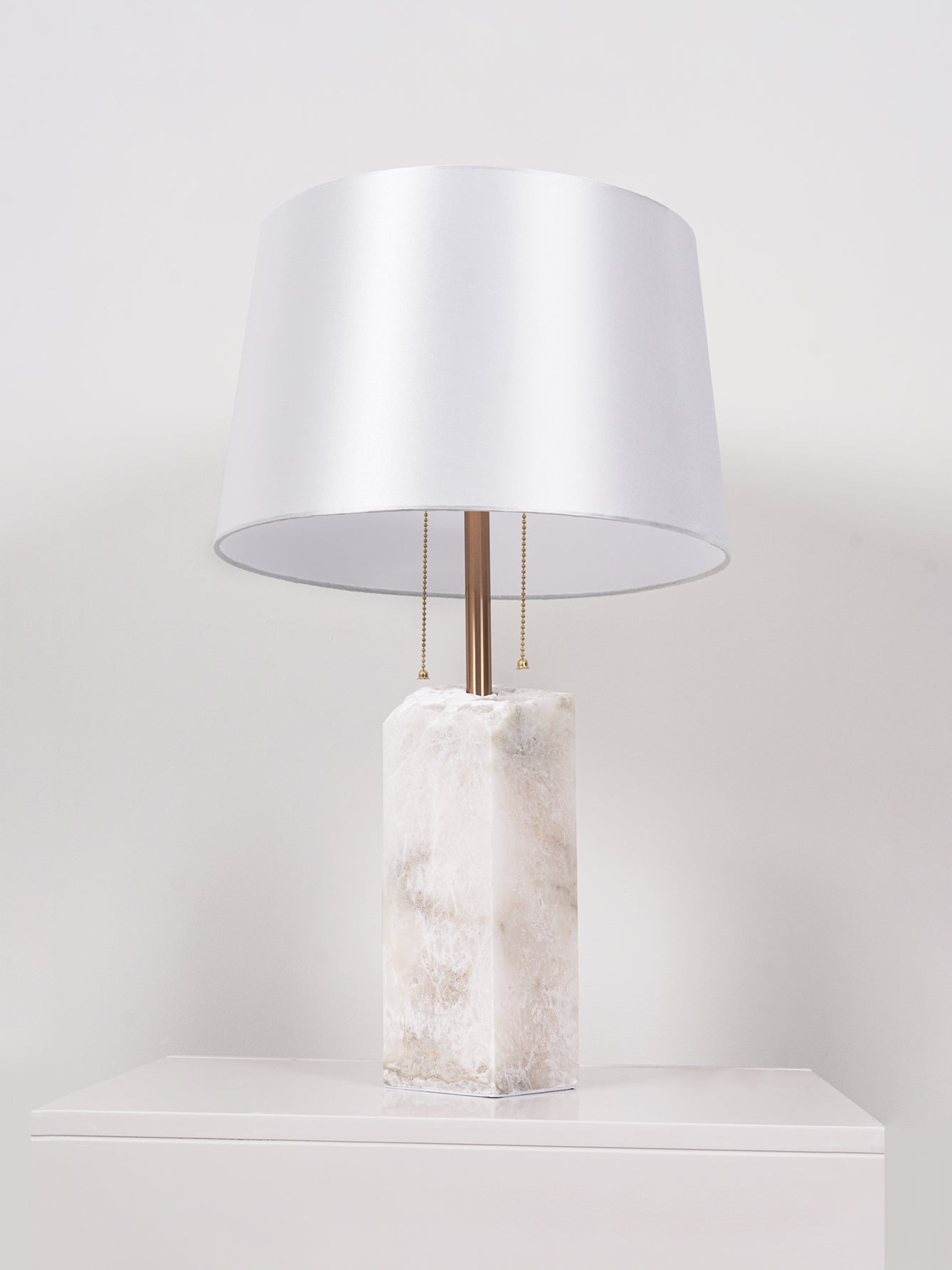Gaveth Minimalist Alabaster Table Lamp-Neutral Decor