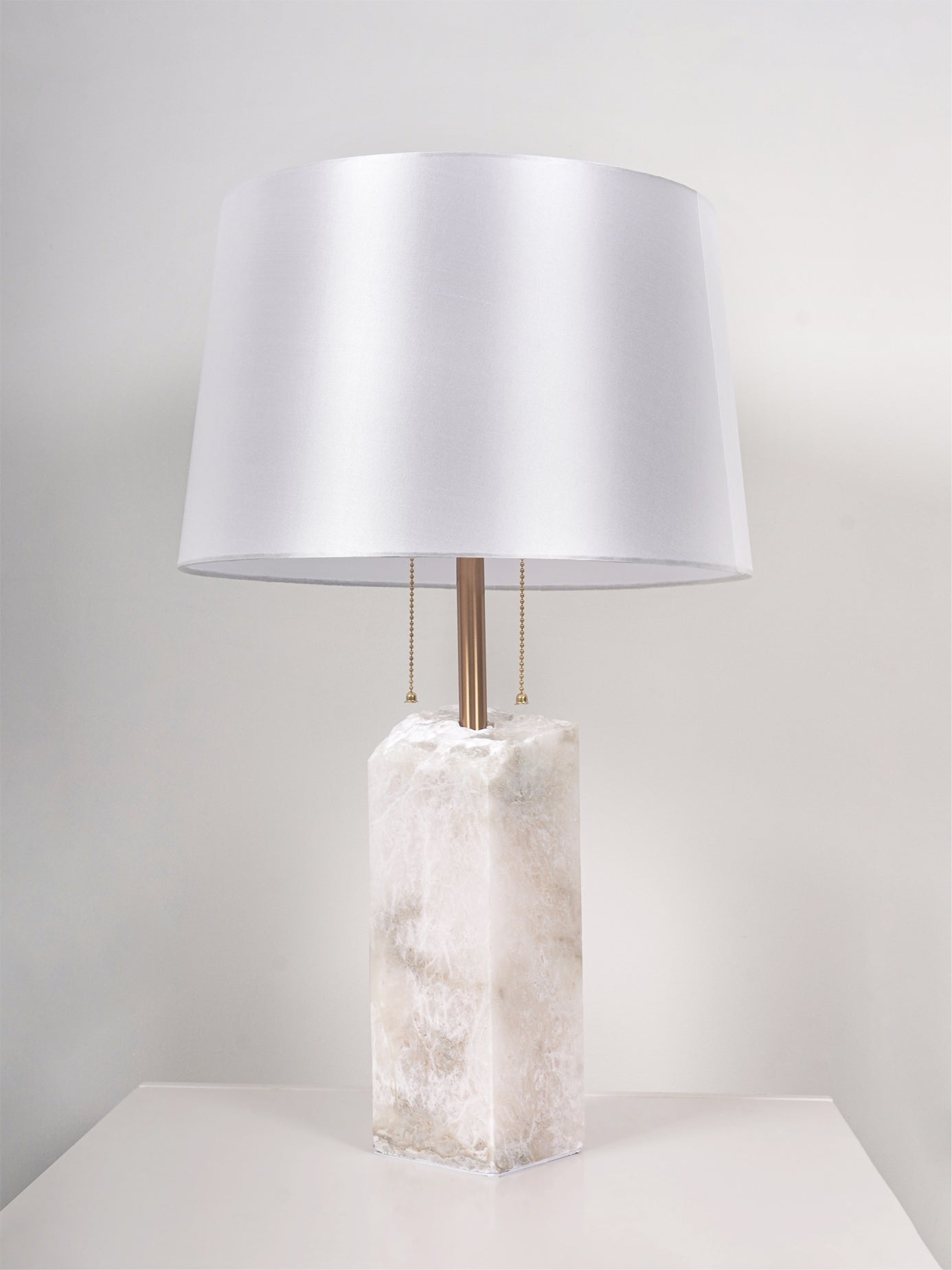 Gaveth Minimalist Alabaster Table Lamp-Neutral Decor