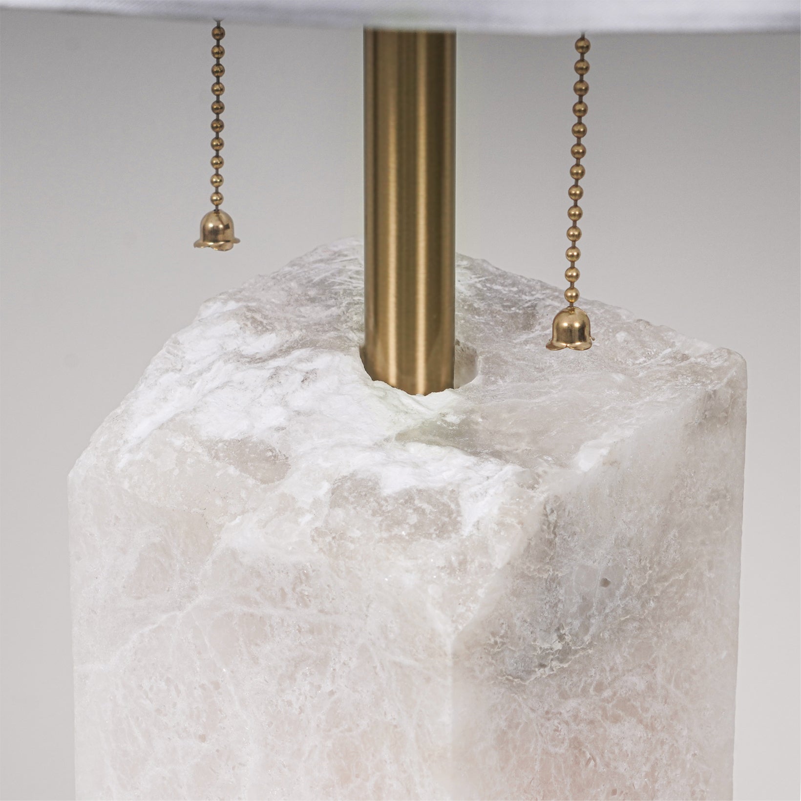 Gaveth Minimalist Alabaster Table Lamp-Neutral Decor