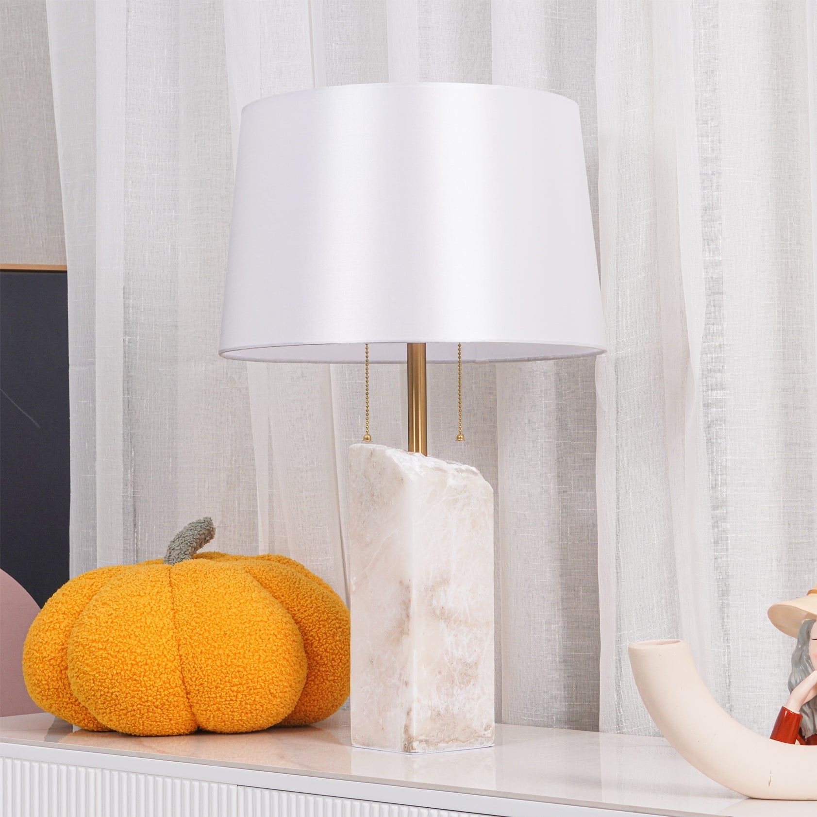 Gaveth Minimalist Alabaster Table Lamp-Neutral Decor