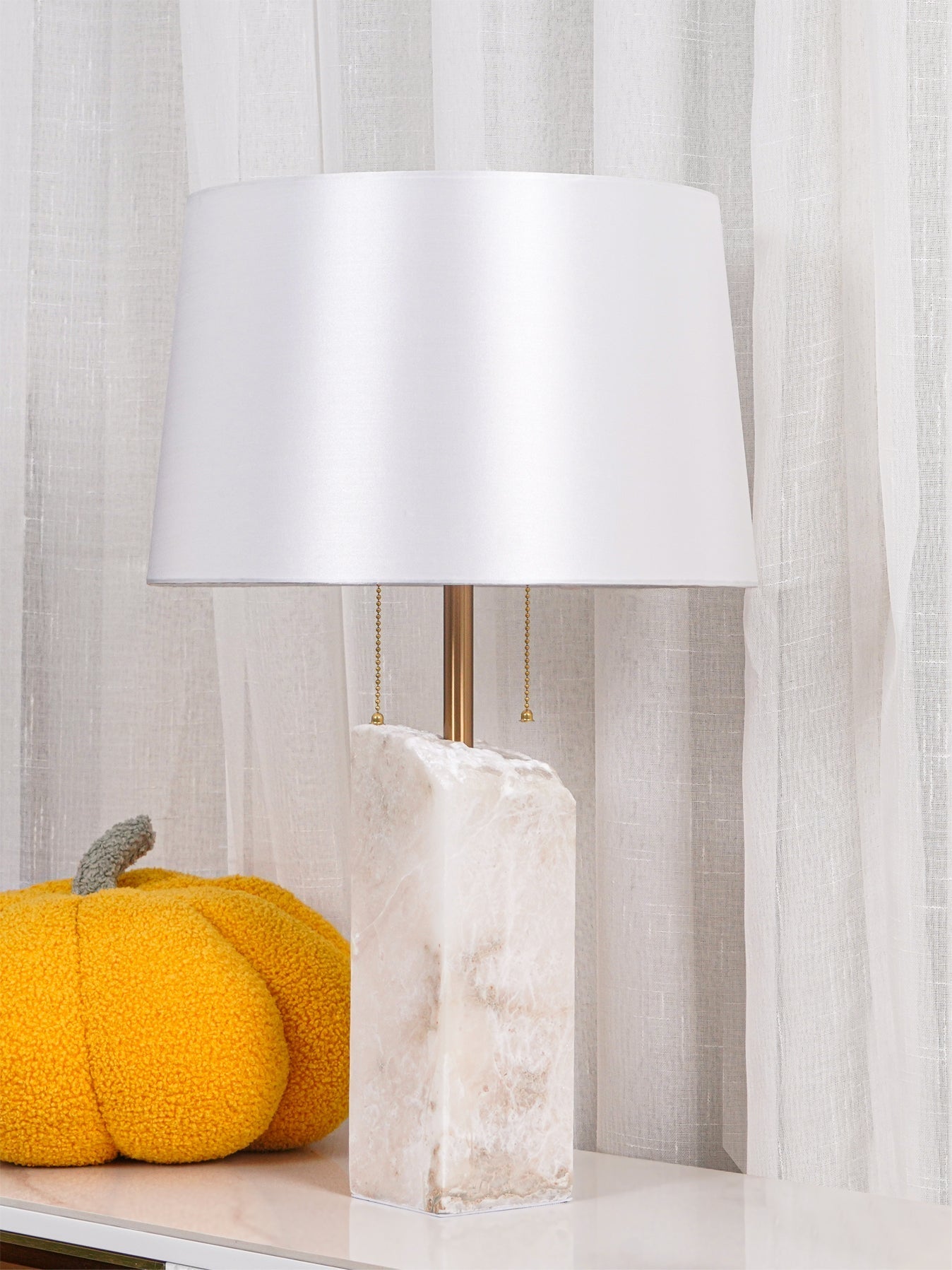 Gaveth Minimalist Alabaster Table Lamp-Neutral Decor