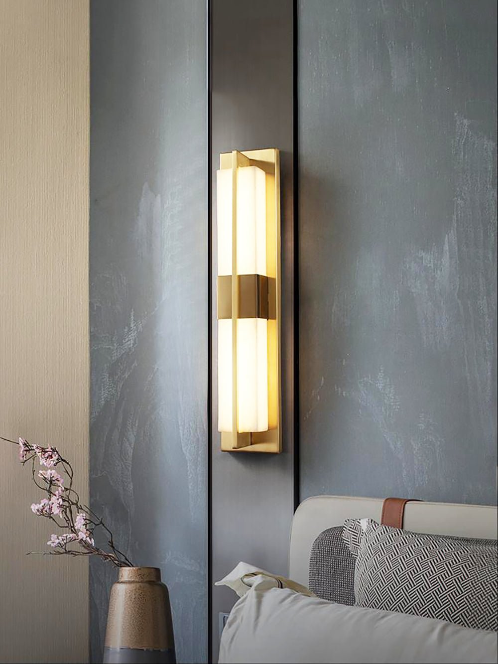 Laxor Alabaster Brass Wall Light-Neutral Decor