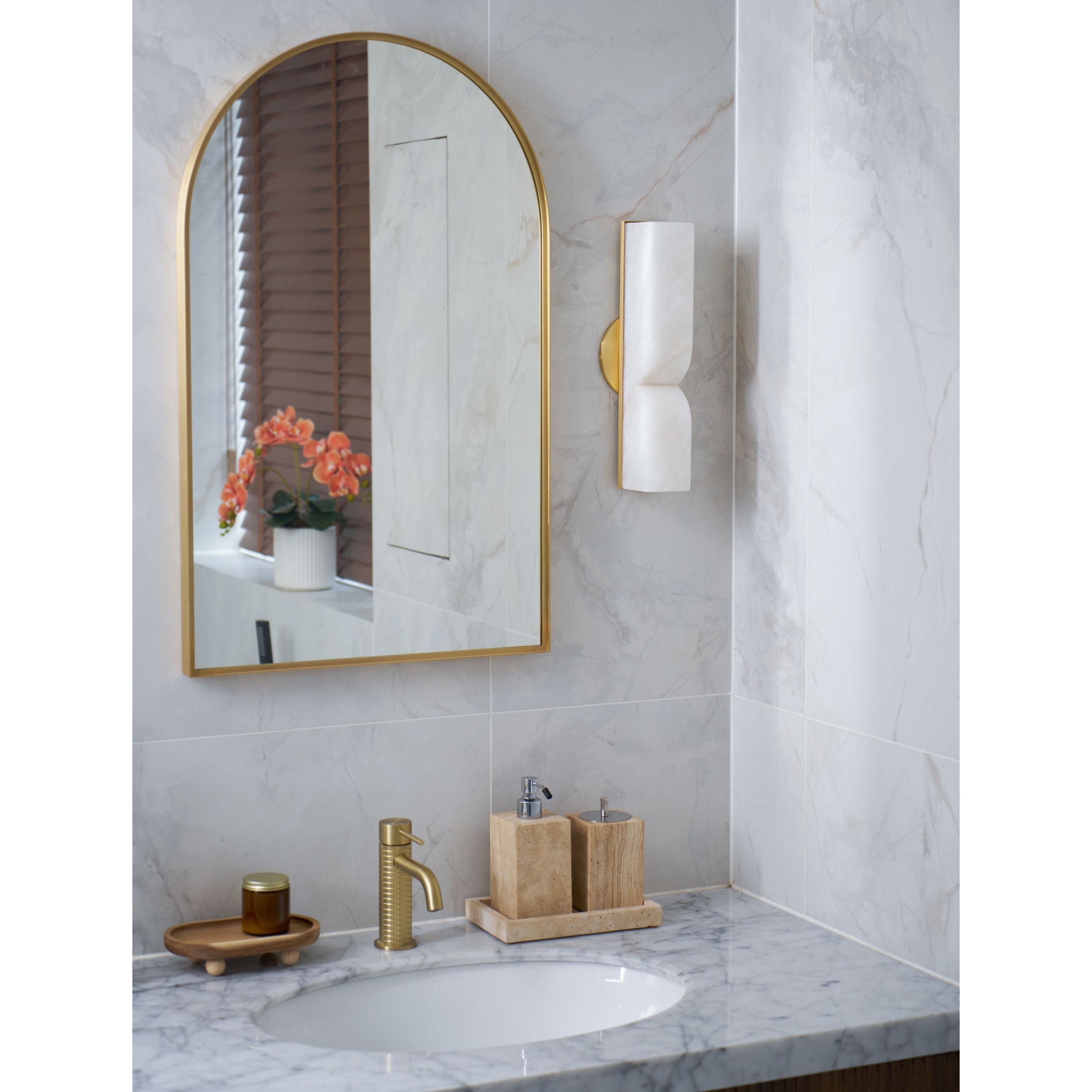 Lyvenisra Wall Lamp