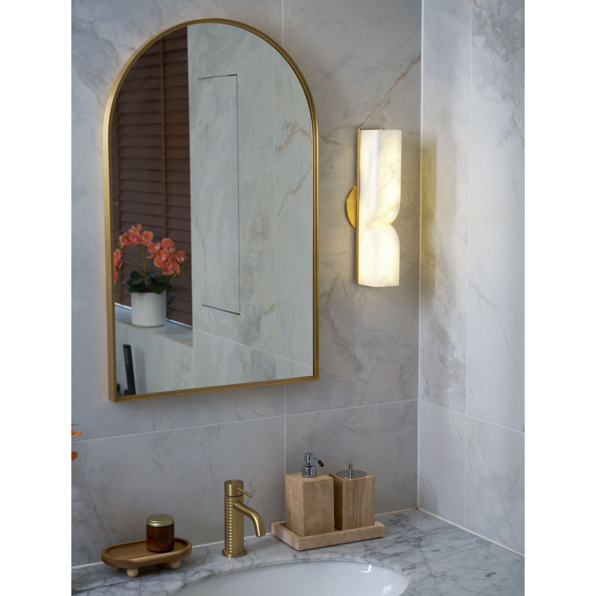 Lyvenisra Wall Lamp
