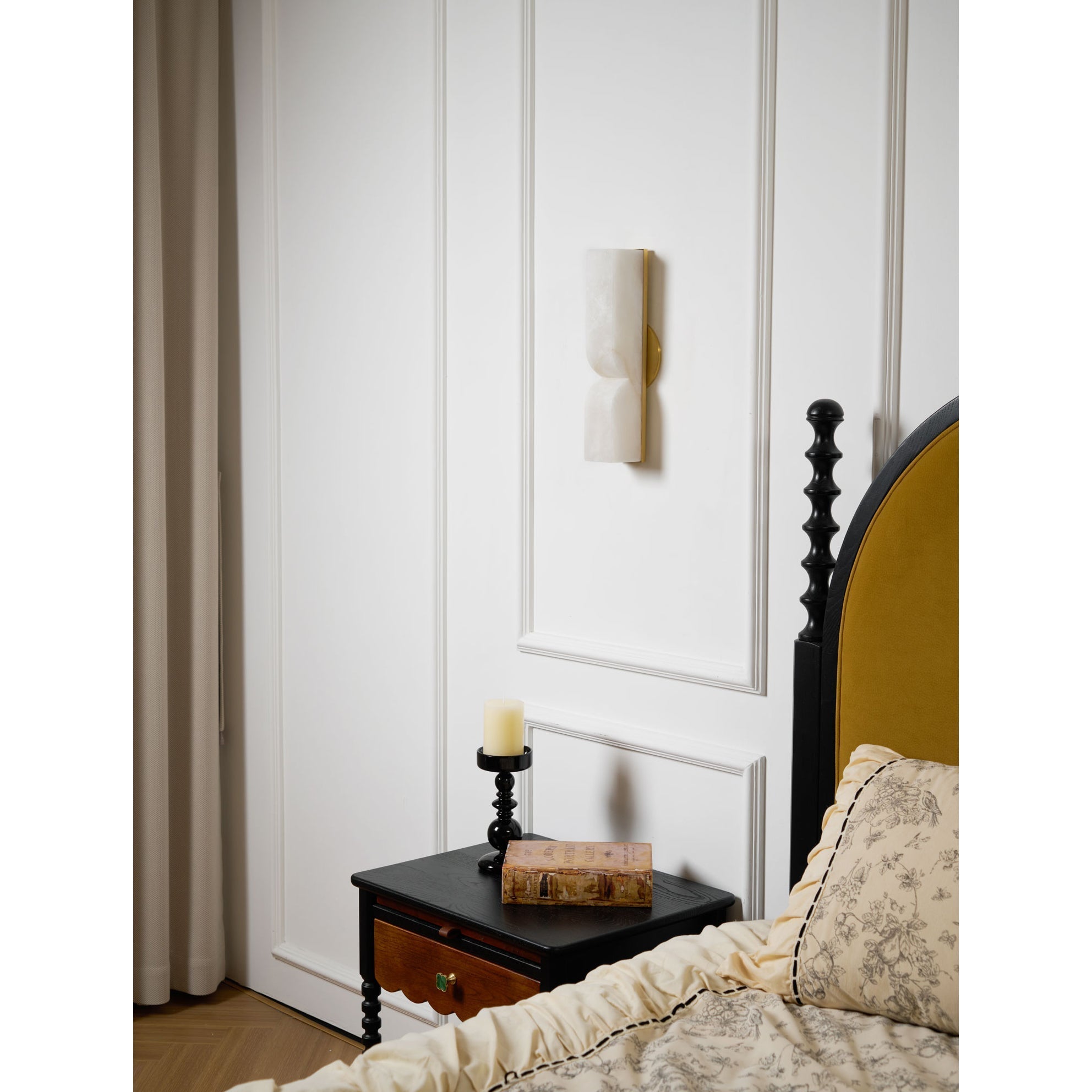 Lyvenisra Wall Lamp