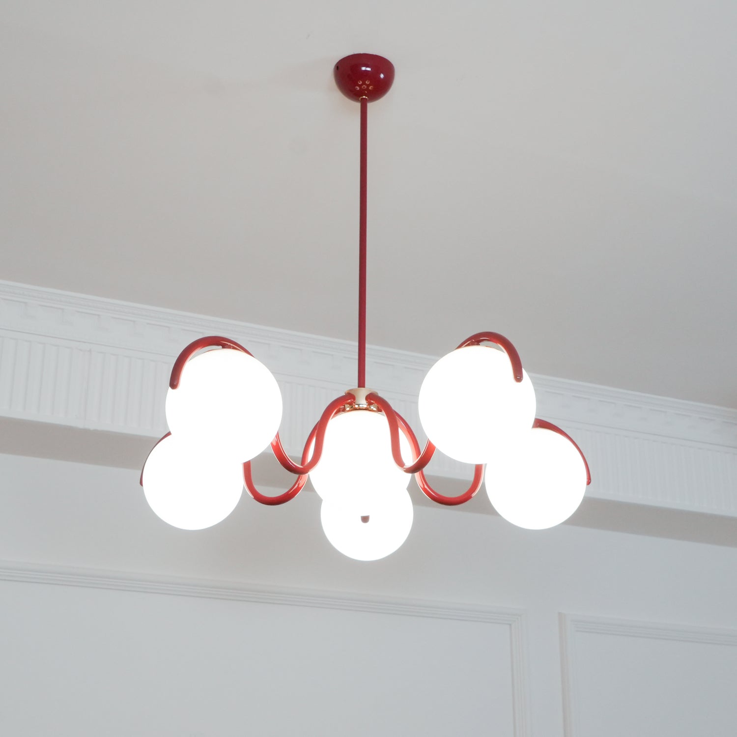 Lustra Chandelier White Glass Globes Curved Frame-Neutral Decor