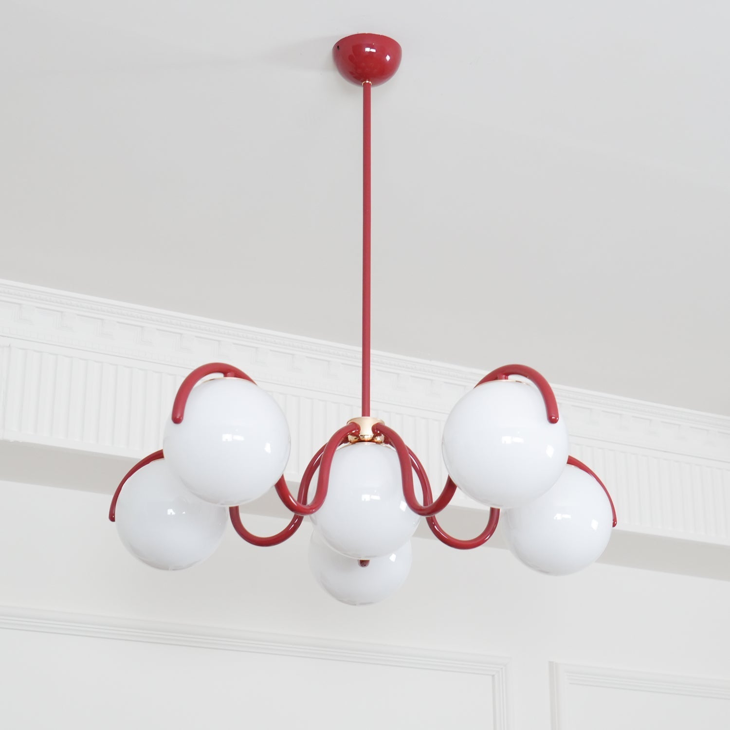 Lustra Chandelier White Glass Globes Curved Frame-Neutral Decor