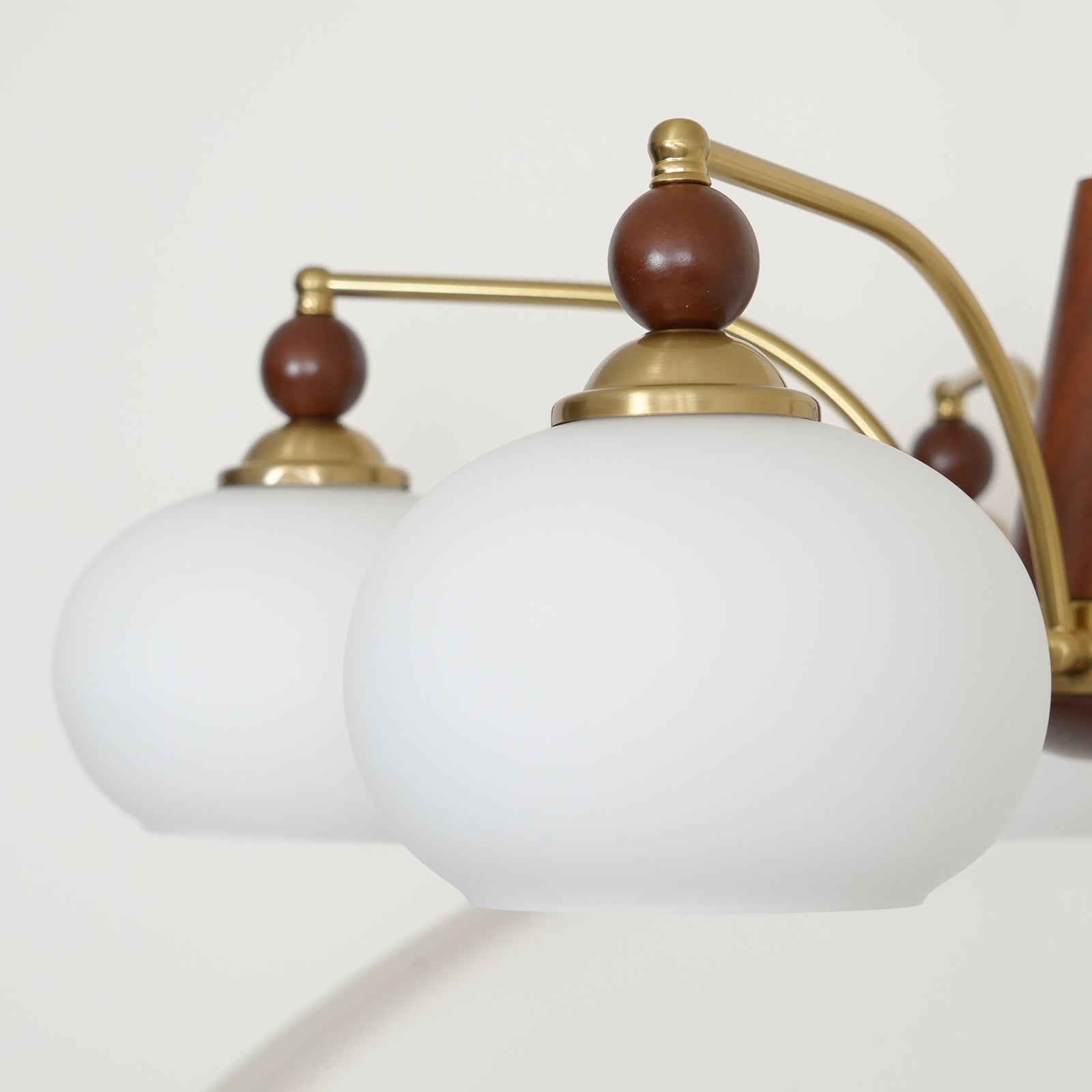 Vevely Pendant Lamp Retro Yellow Glass Brass-Neutral Decor