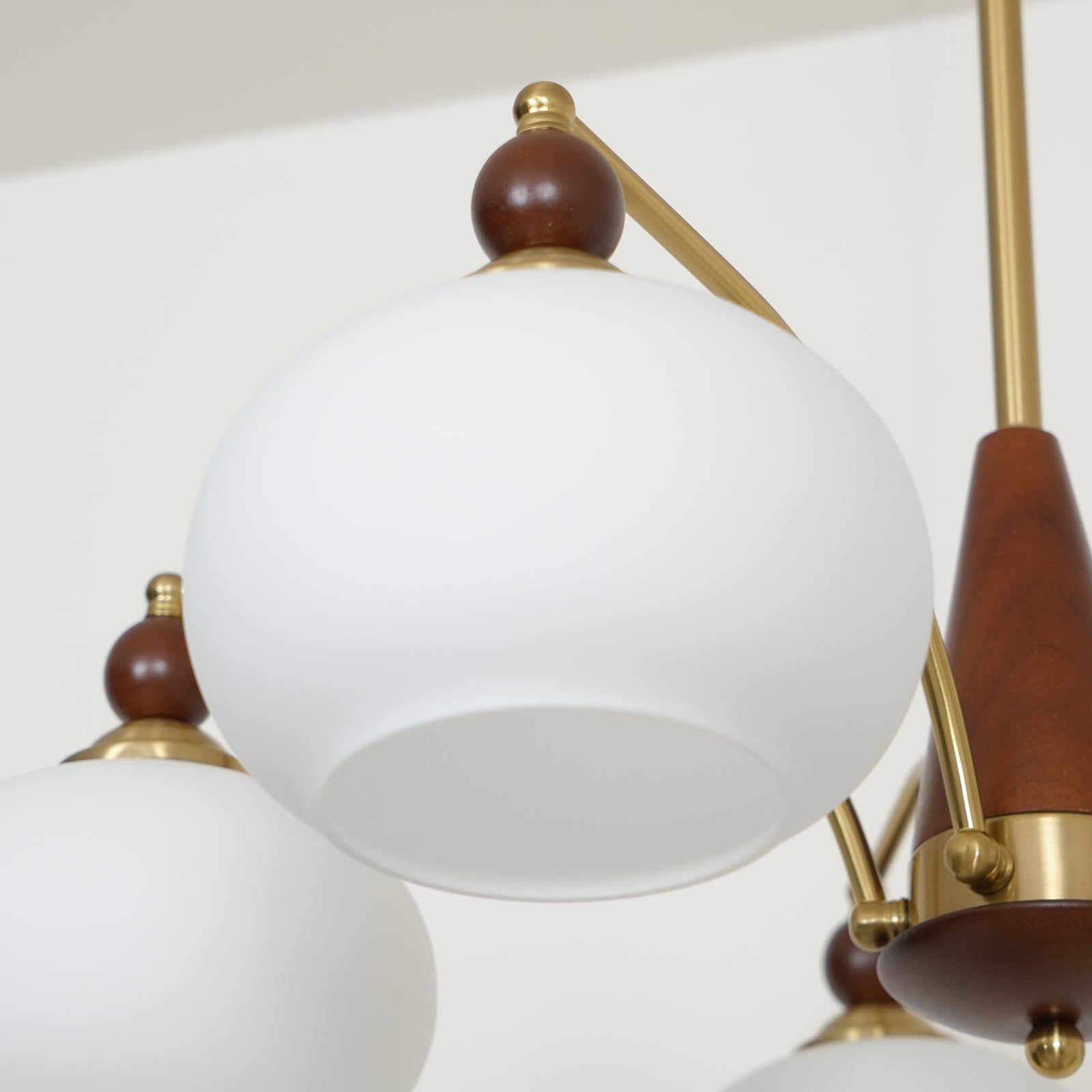 Vevely Pendant Lamp Retro Yellow Glass Brass-Neutral Decor