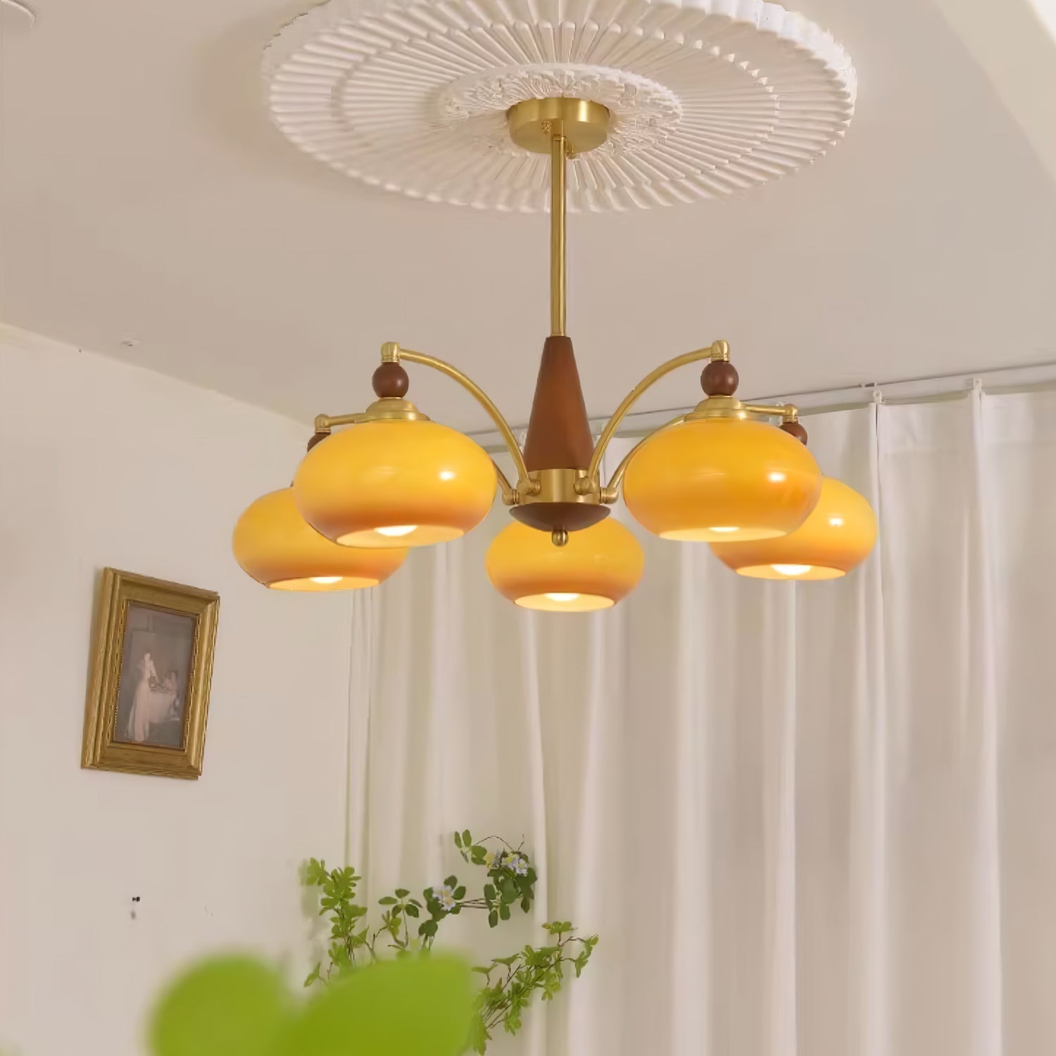 Vevely Pendant Lamp Retro Yellow Glass Brass-Neutral Decor