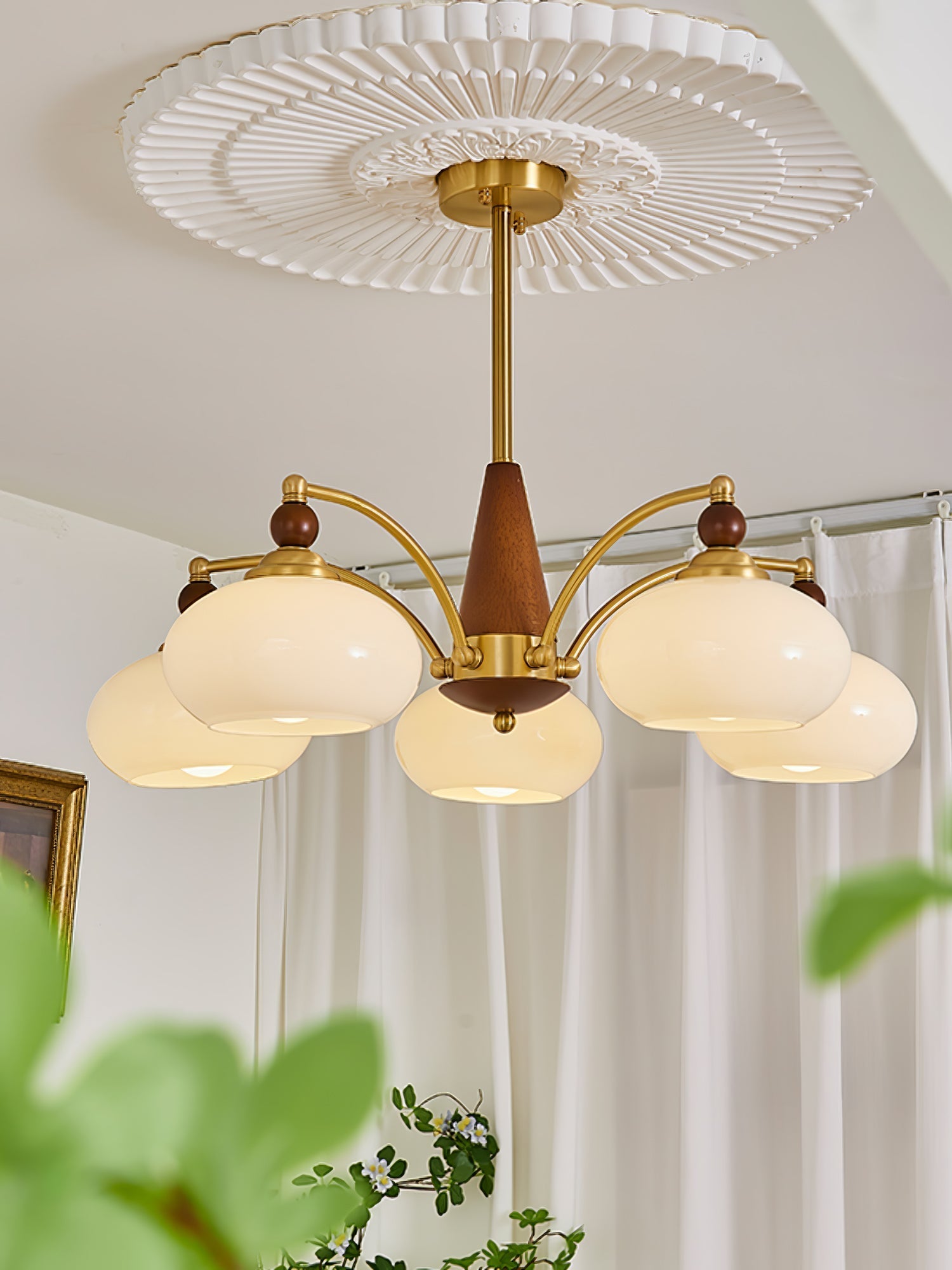 Vevely Pendant Lamp Retro Yellow Glass Brass-Neutral Decor
