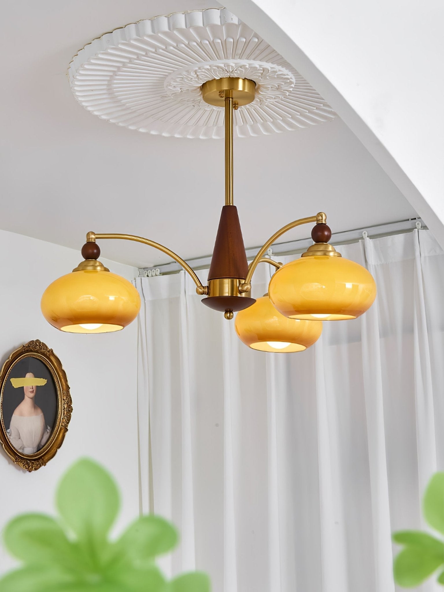 Vevely Pendant Lamp Retro Yellow Glass Brass-Neutral Decor
